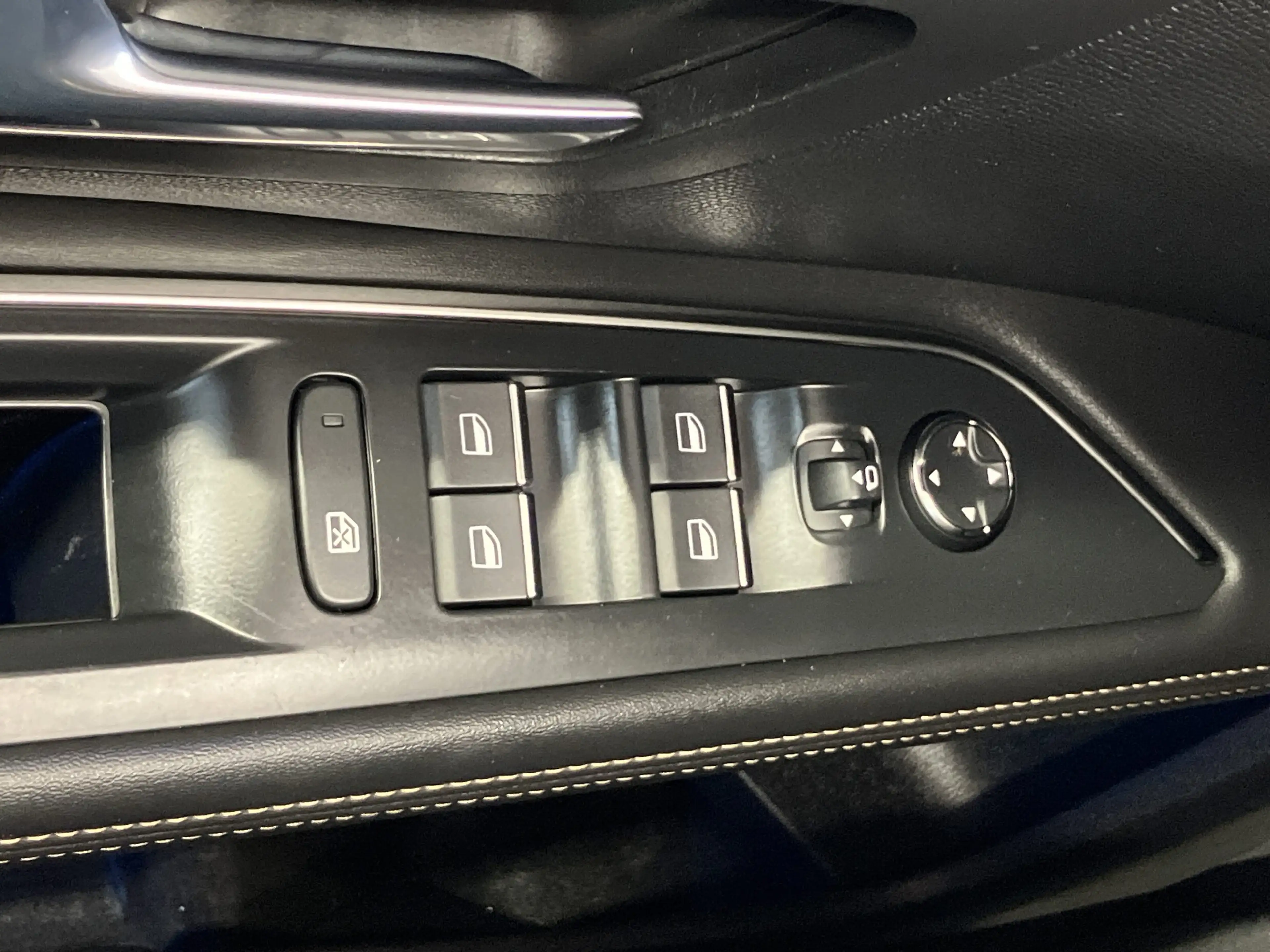 Peugeot 5008 1.2 PureTech 130 GT ACC+LED+Navi+Pano+SD+LM — photo 14