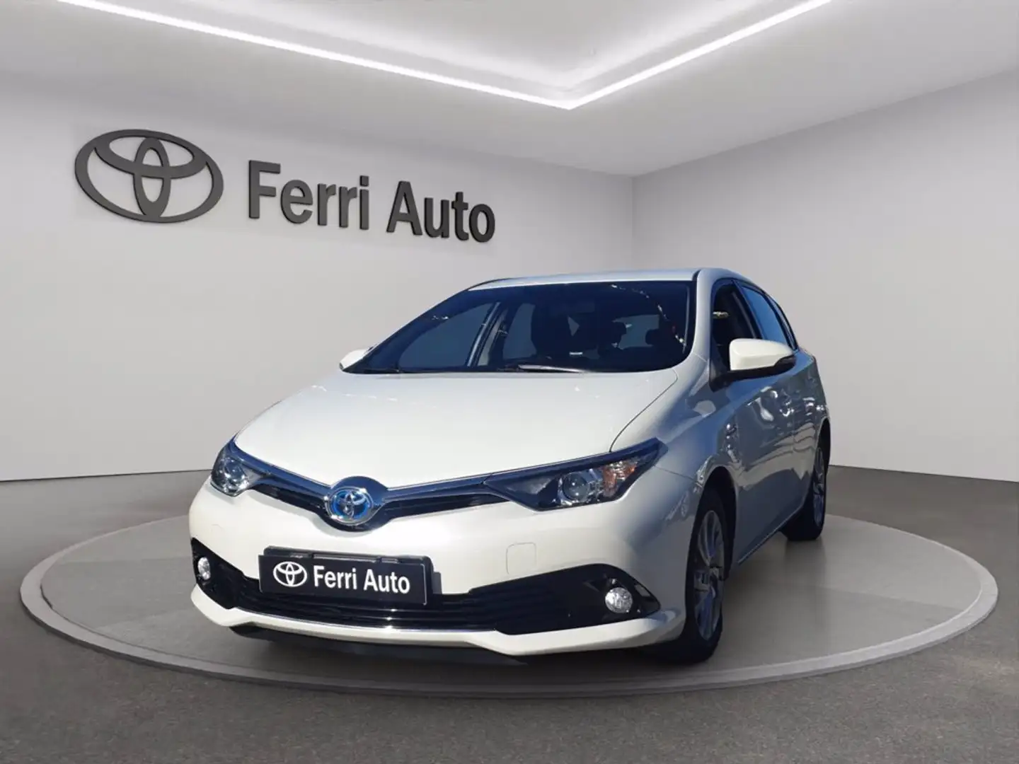 Toyota Auris 1.8h active cvt Bianco - 1