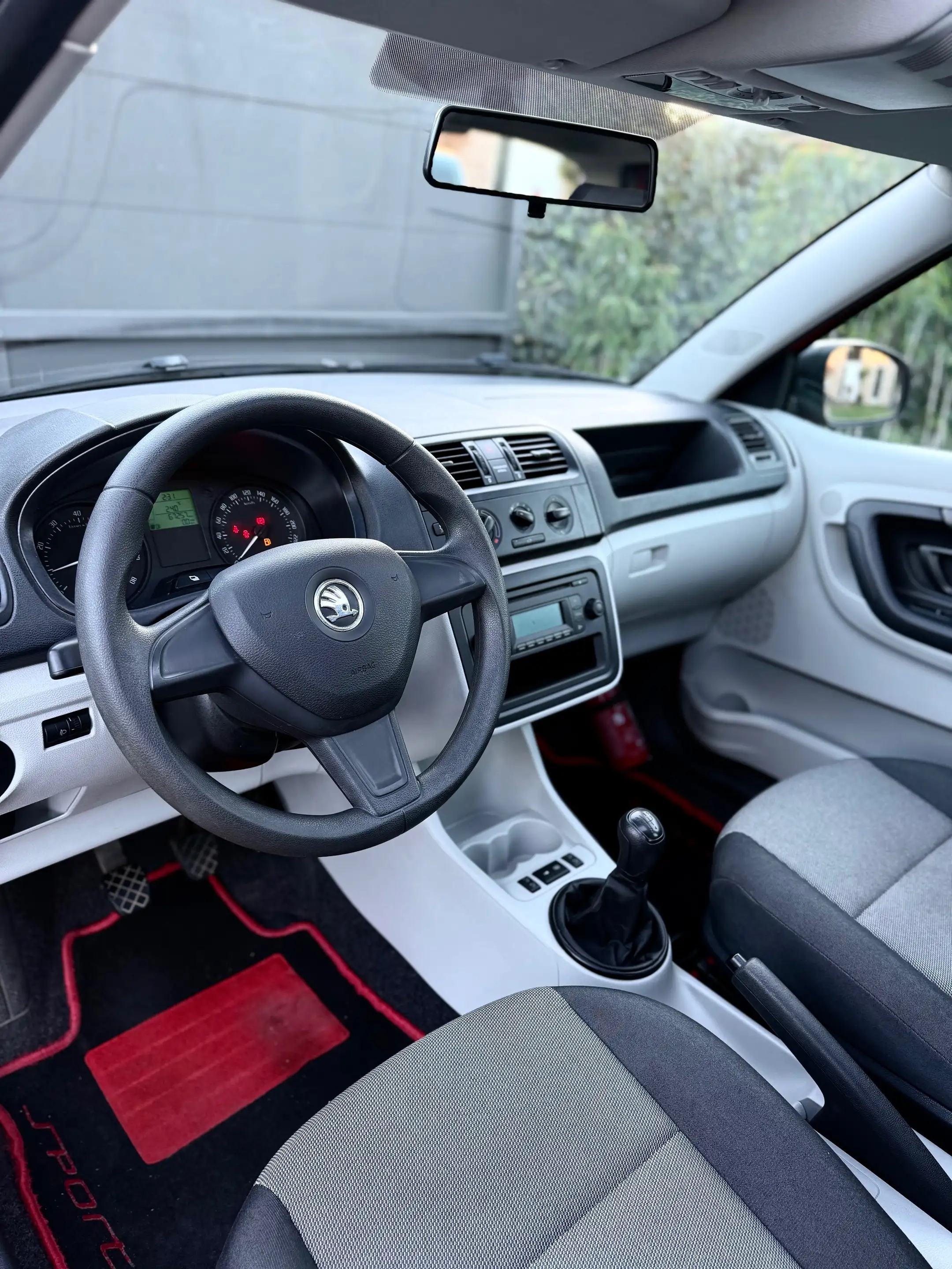Skoda Fabia 1.2i * 67.000 KM *ÉTAT NEUF * TOIT OUVRANT * CARNET ❗️ — photo 8