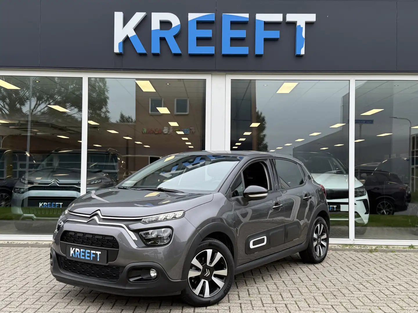 Citroen C3 1.2 PureTech Shine Automaat Grau - 1