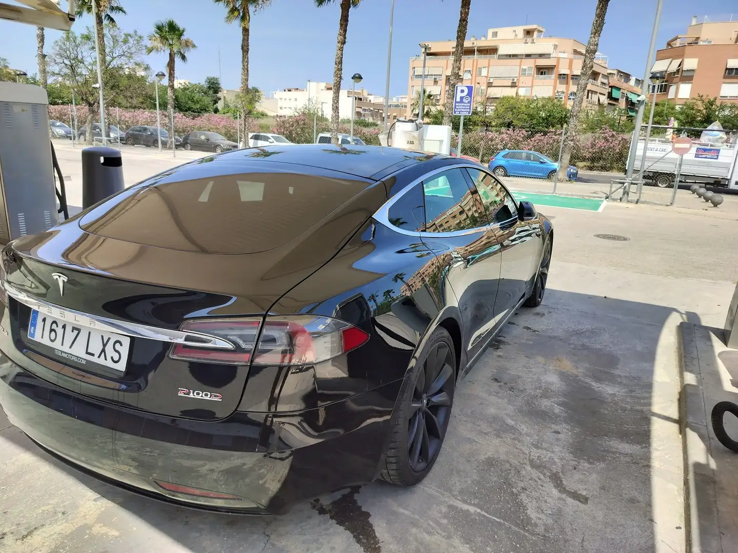 Tesla Model S Dual Motor Allradantrieb Performance - 2