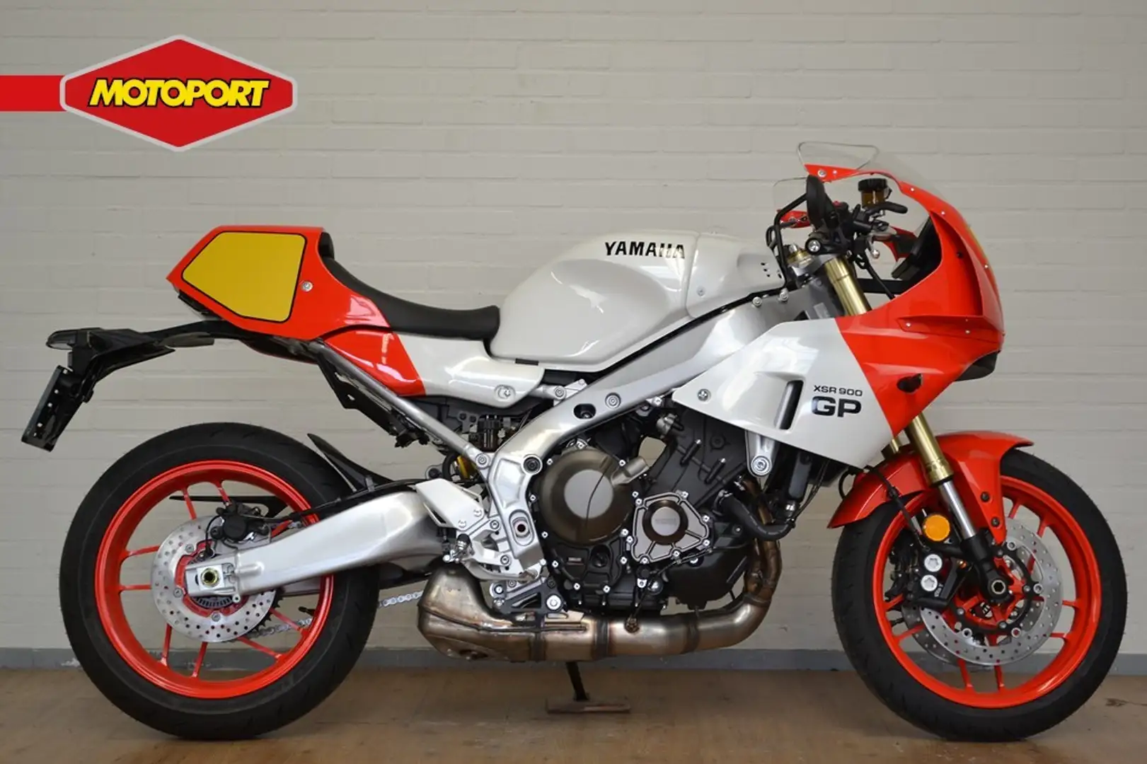 Yamaha XSR 900 GP Rojo - 1