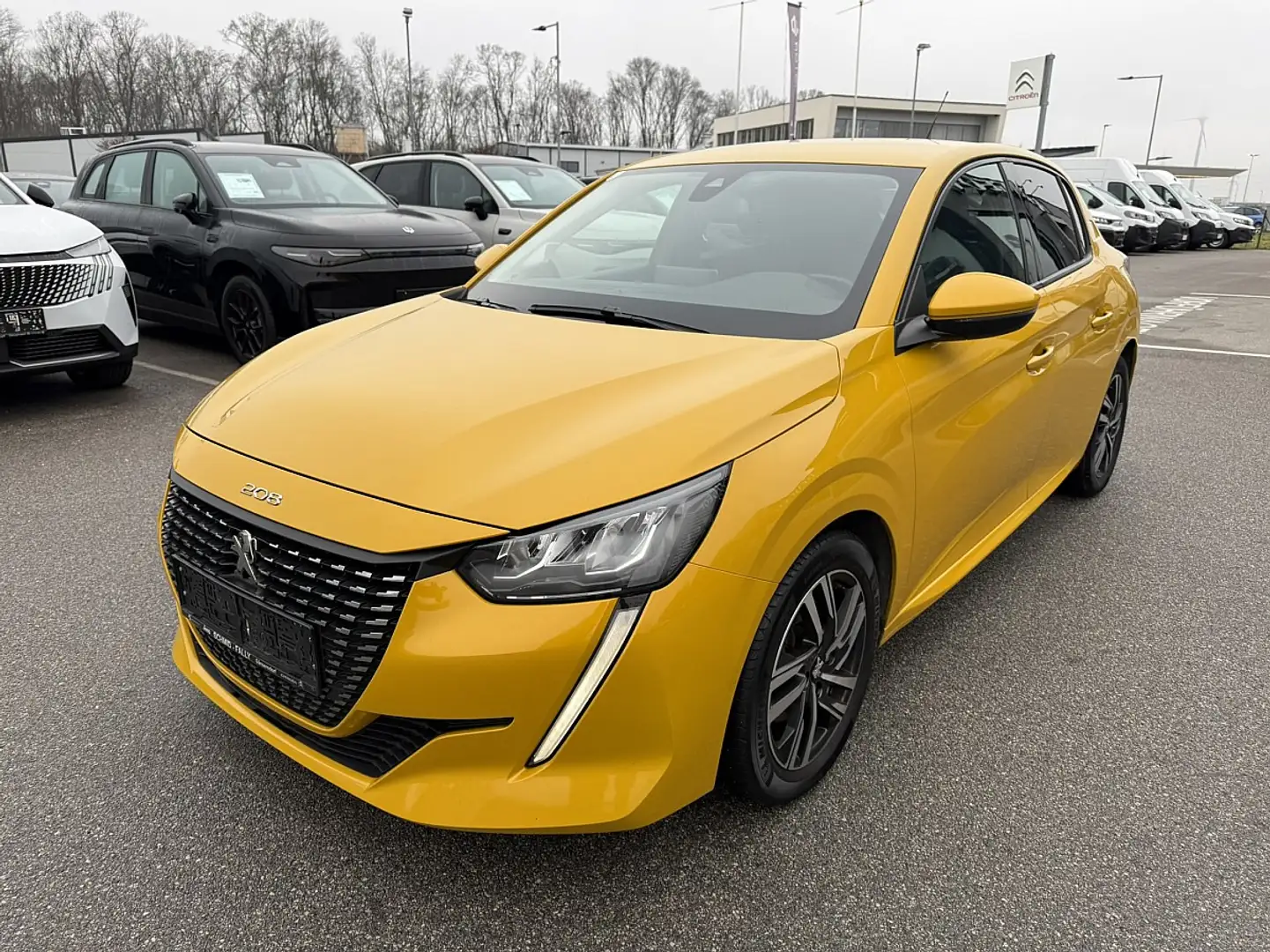 Peugeot 208 Allure PureTech 100 S&S Gelb - 1