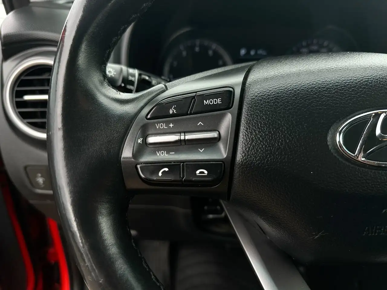 Hyundai KONA снимка Hyundai KONA