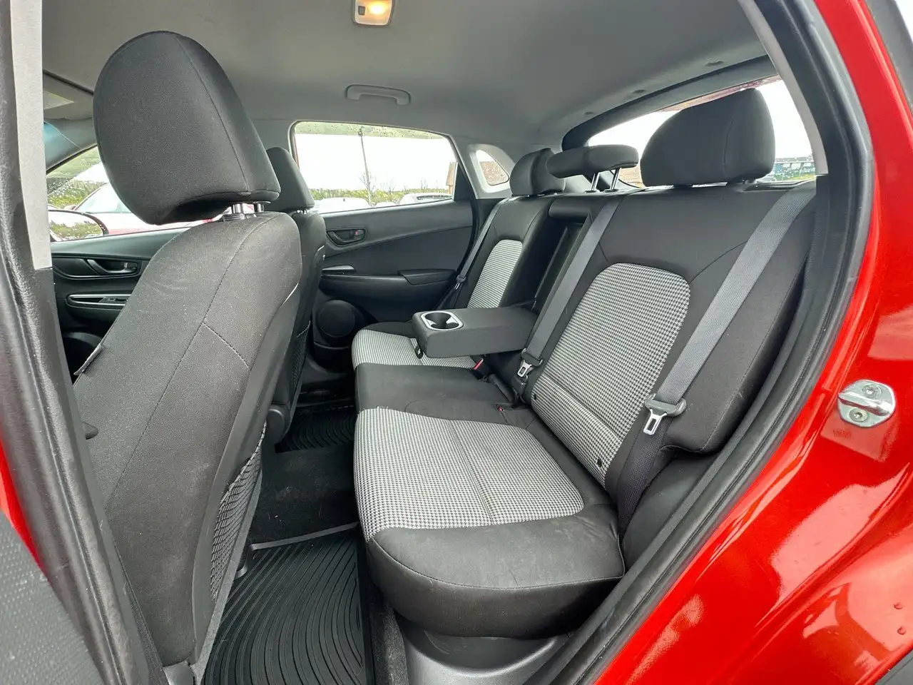 Hyundai KONA снимка Hyundai KONA