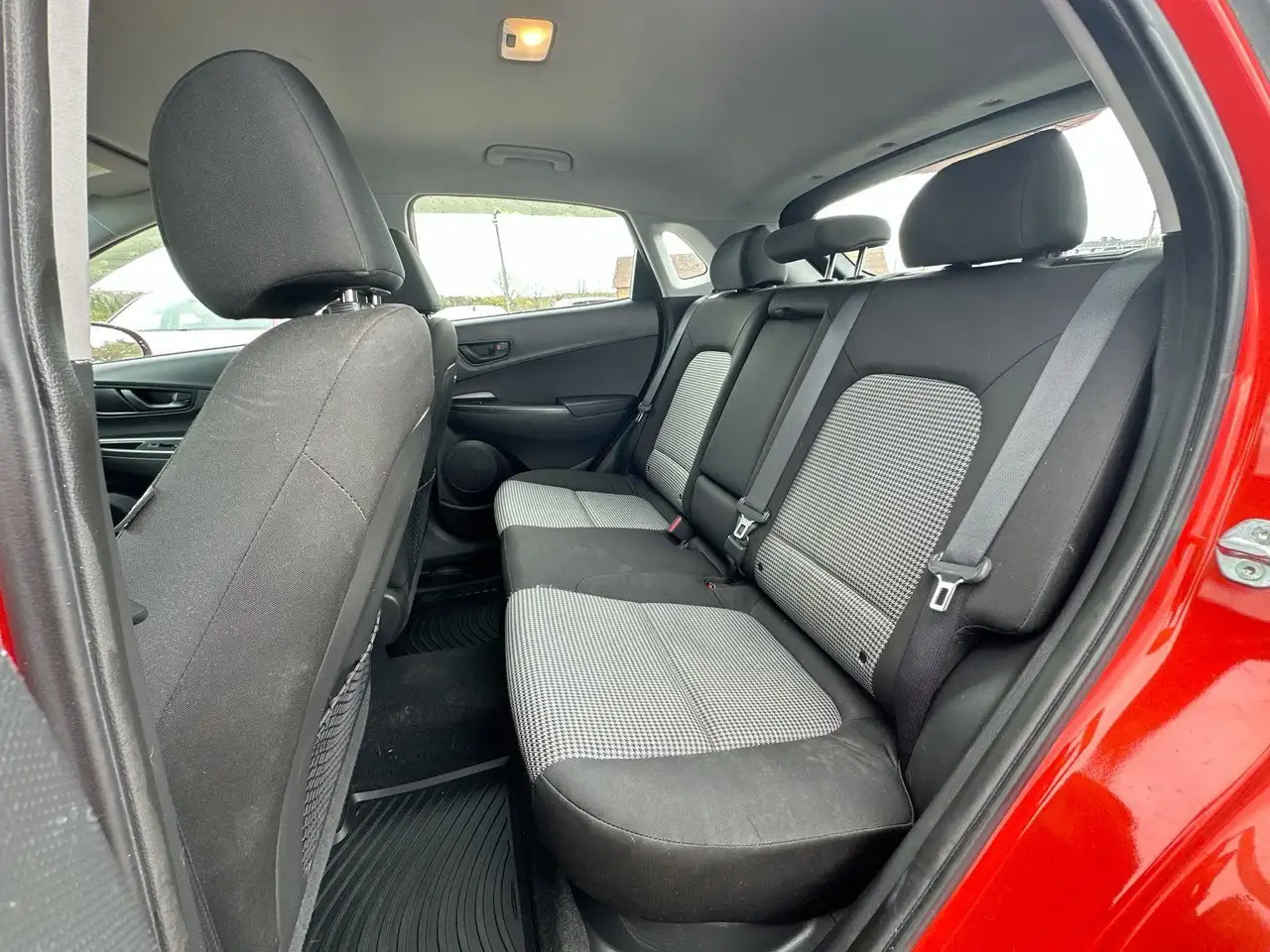 Hyundai KONA снимка Hyundai KONA