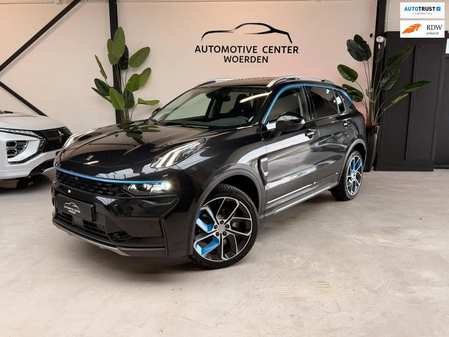 Lynk & Co 01 1.5 192KW 261PK PHEV SNELLADEN DCT PANO ACC 360 ME Zwart - 1