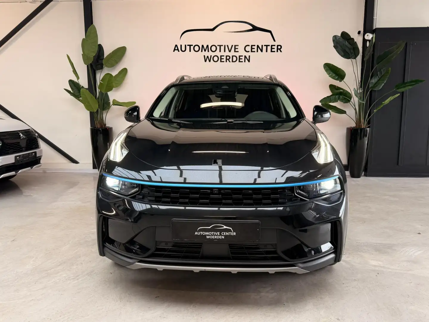 Lynk & Co 01 1.5 192KW 261PK PHEV SNELLADEN DCT PANO ACC 360 ME Zwart - 2