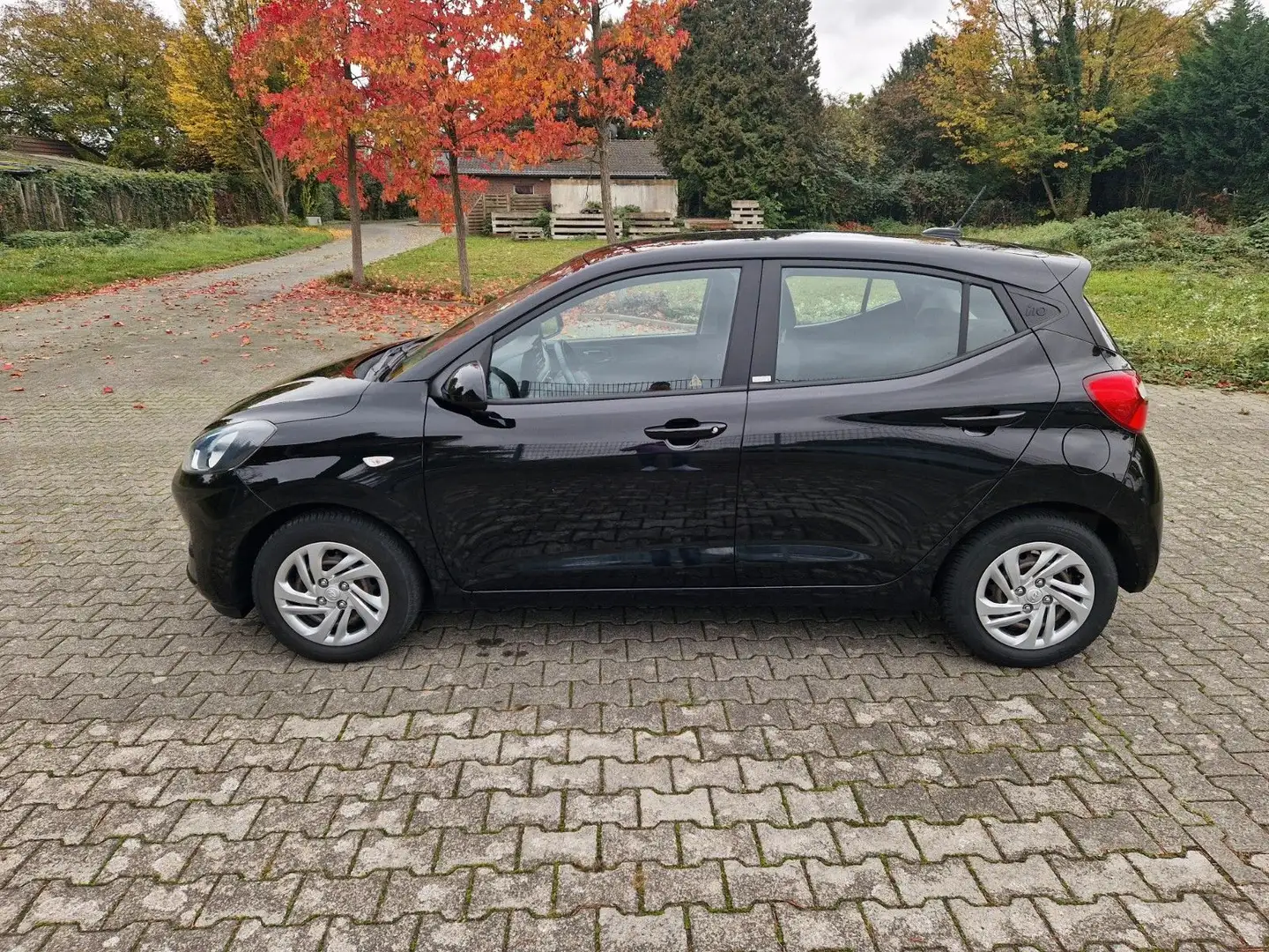 Hyundai i10 Select 1.0/Klima/4türig/DAB/Allw Schwarz - 2