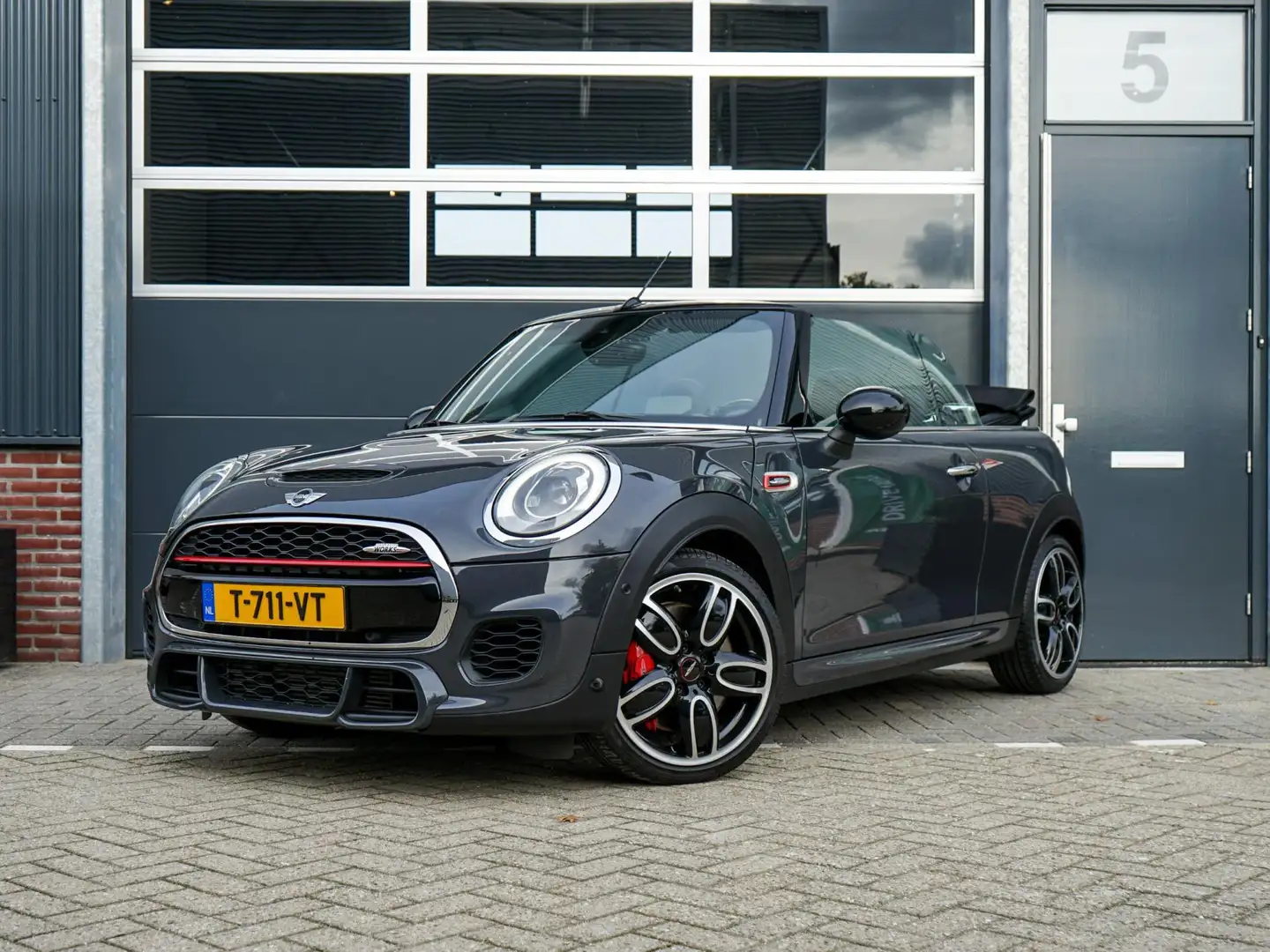 MINI John Cooper Works Cabrio Mini 2.0 Chili, vol-opties! Head-up, Camera + Park Grijs - 1