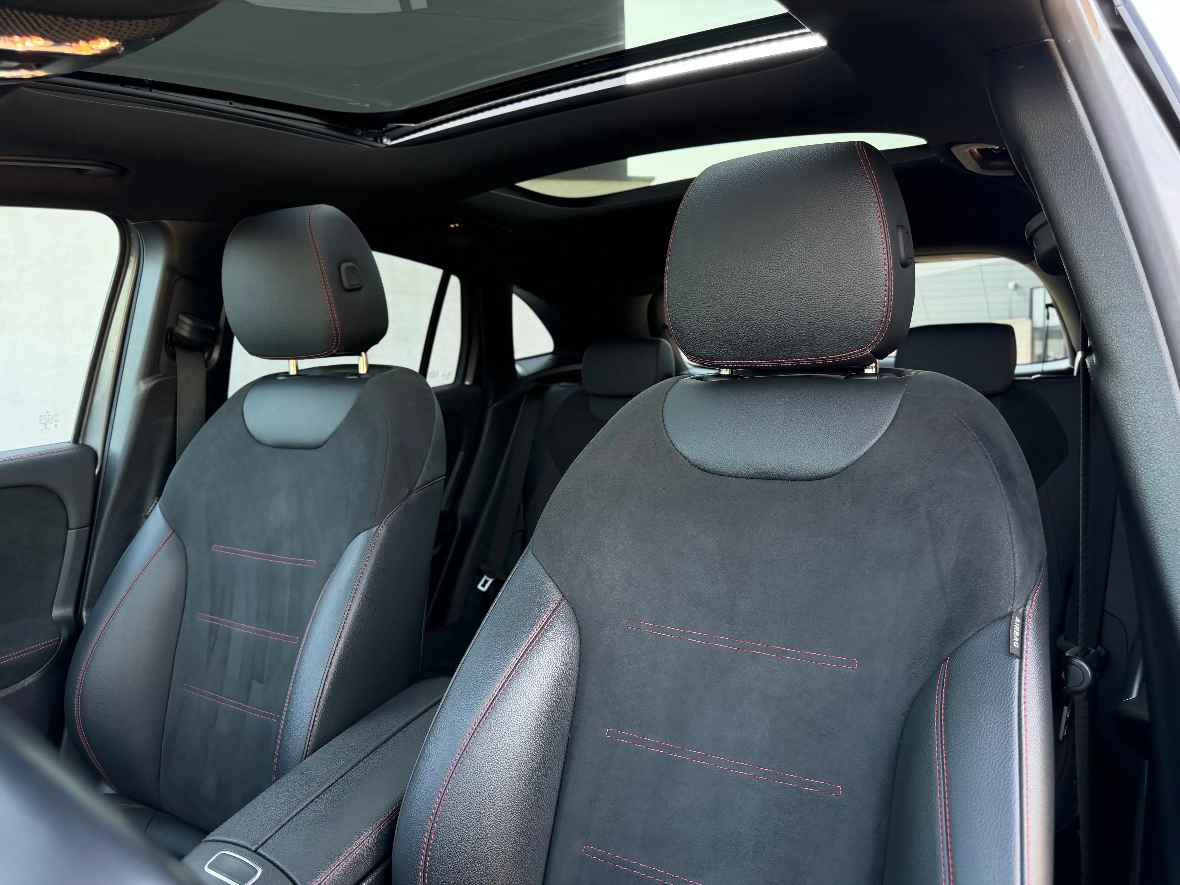 Mercedes-Benz GLA 250 e PHEV AMG *Toit Pano/ Caméra/ LED/ Carbon* Garantie — photo 6