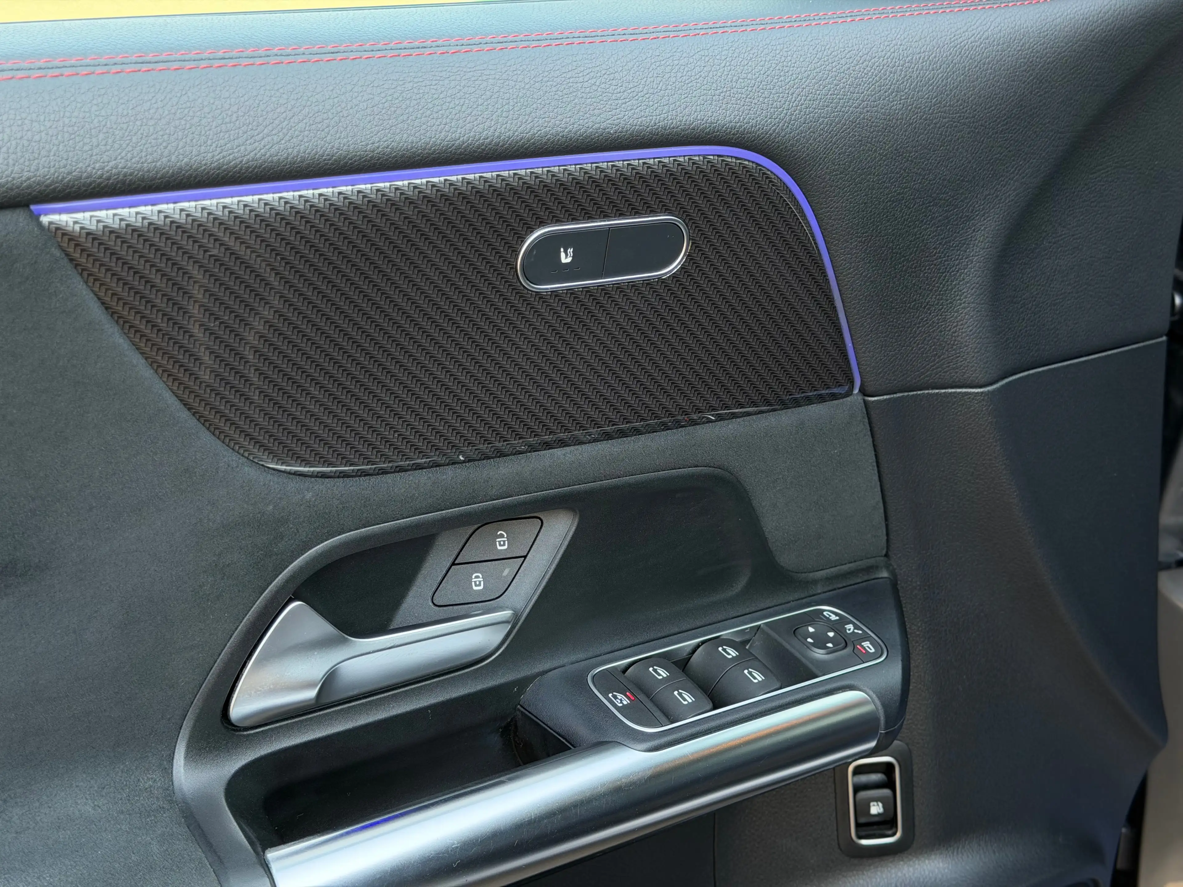 Mercedes-Benz GLA 250 e PHEV AMG *Toit Pano/ Caméra/ LED/ Carbon* Garantie — photo 8