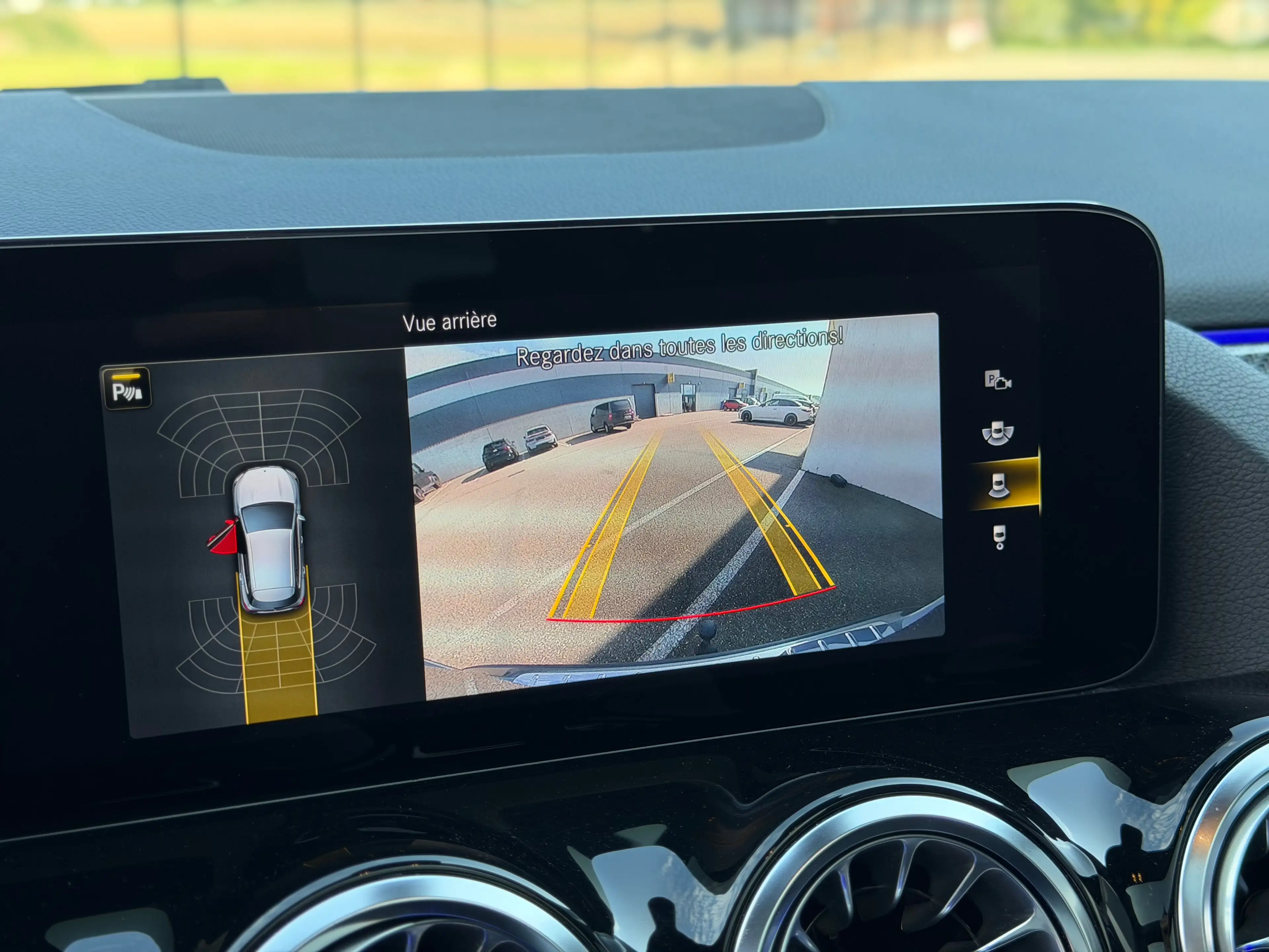 Mercedes-Benz GLA 250 e PHEV AMG *Toit Pano/ Caméra/ LED/ Carbon* Garantie — photo 13