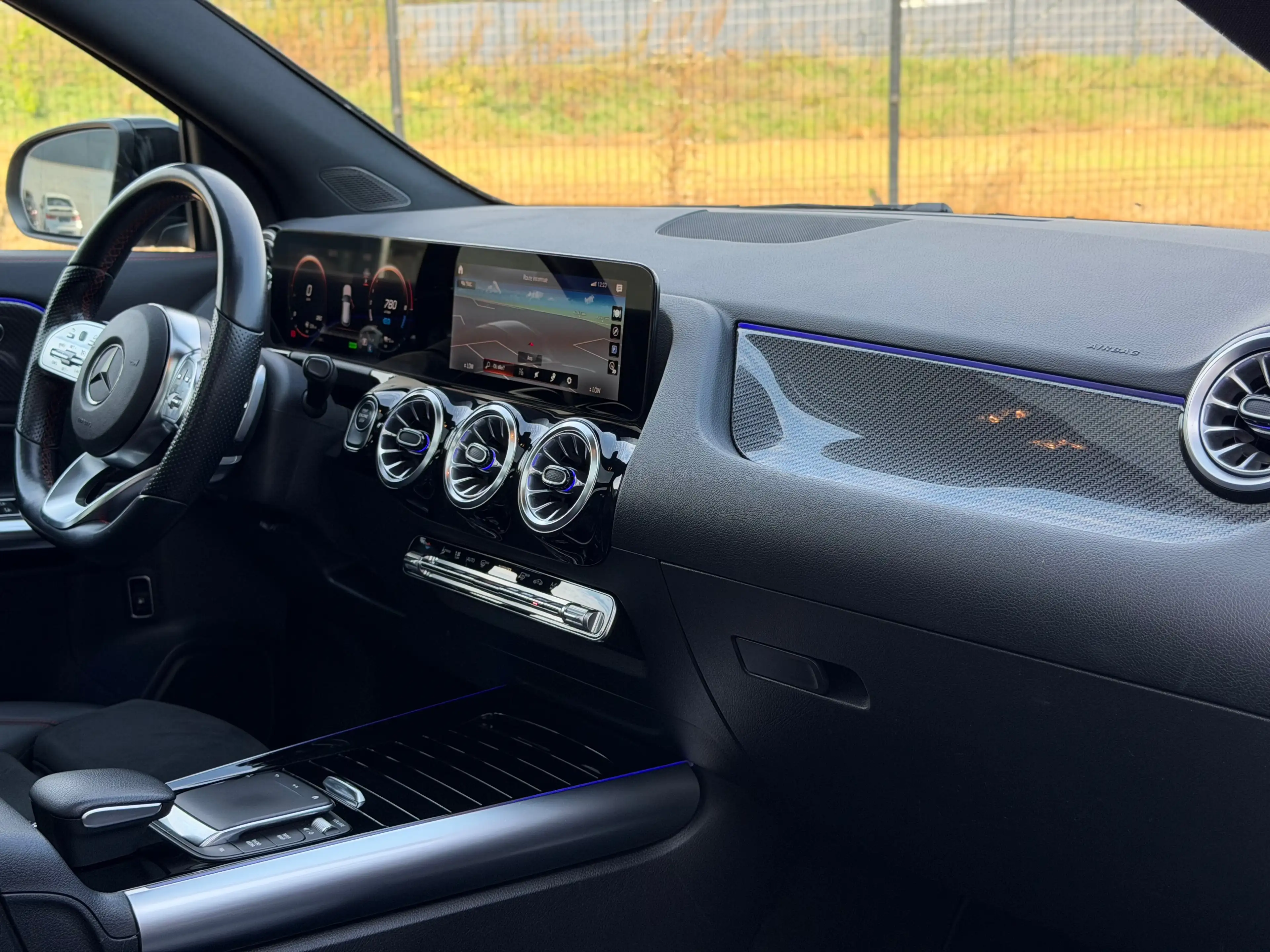 Mercedes-Benz GLA 250 e PHEV AMG *Toit Pano/ Caméra/ LED/ Carbon* Garantie — photo 15