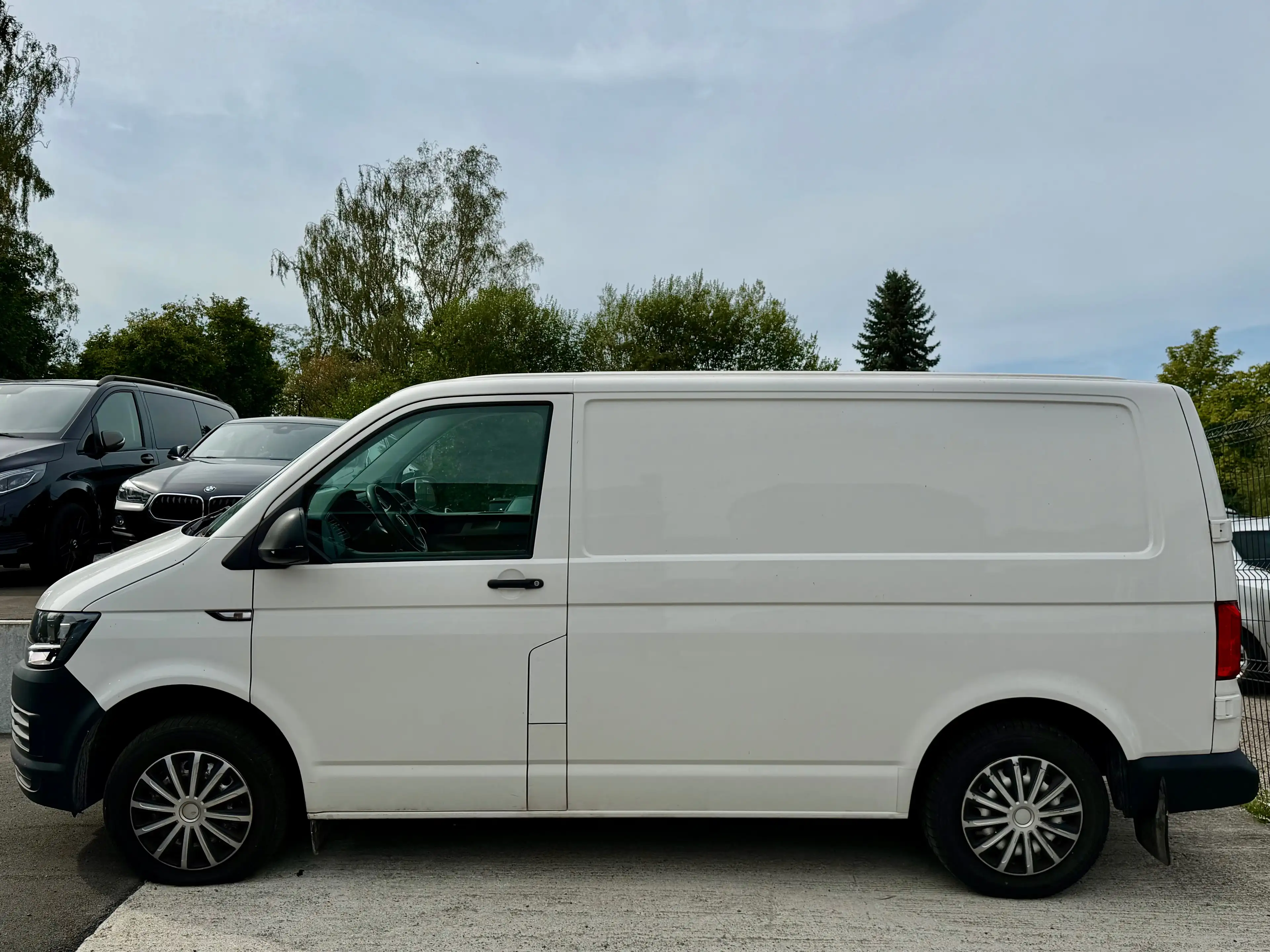 Volkswagen Transporter — photo 5