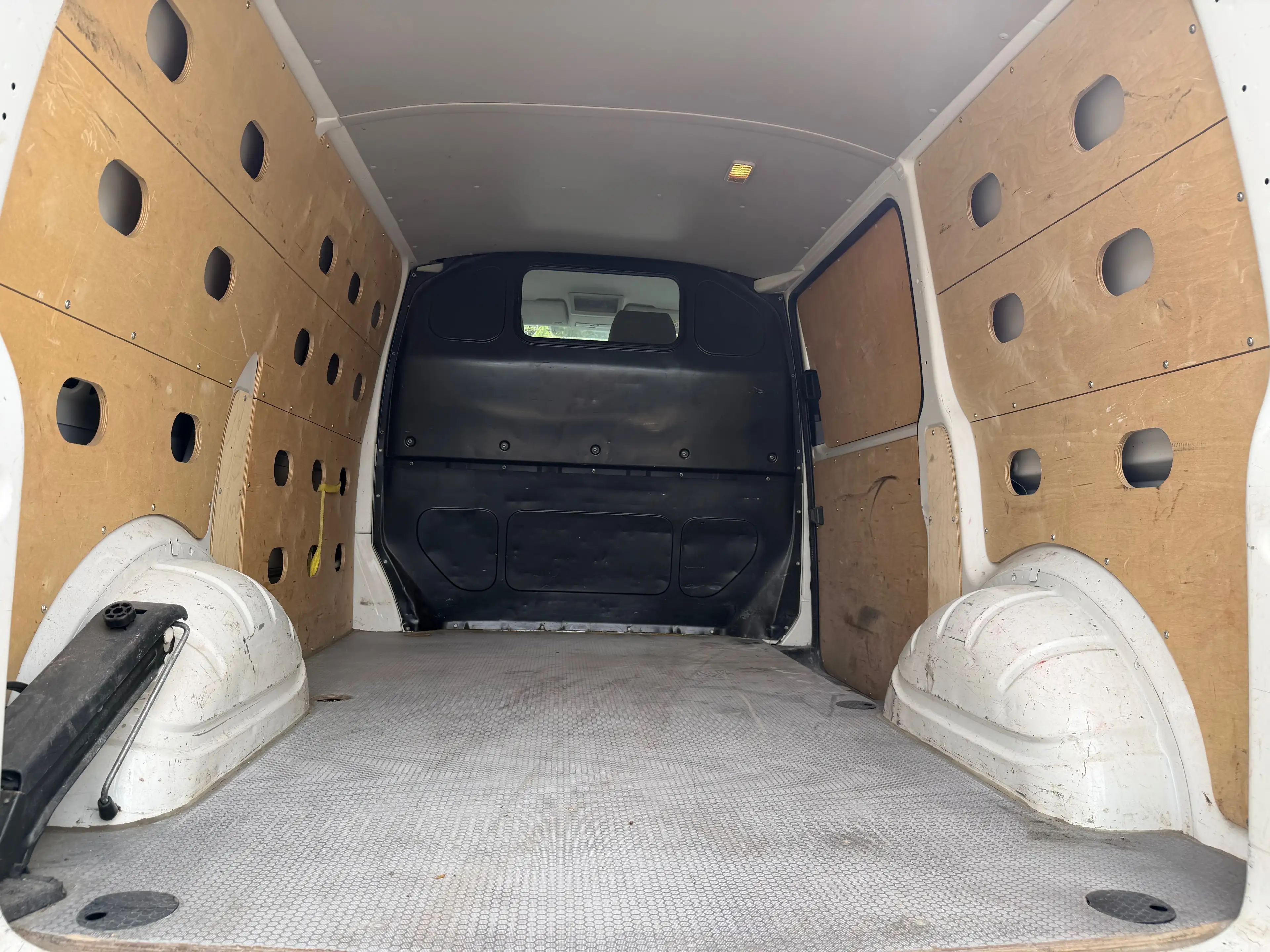 Volkswagen Transporter — photo 11