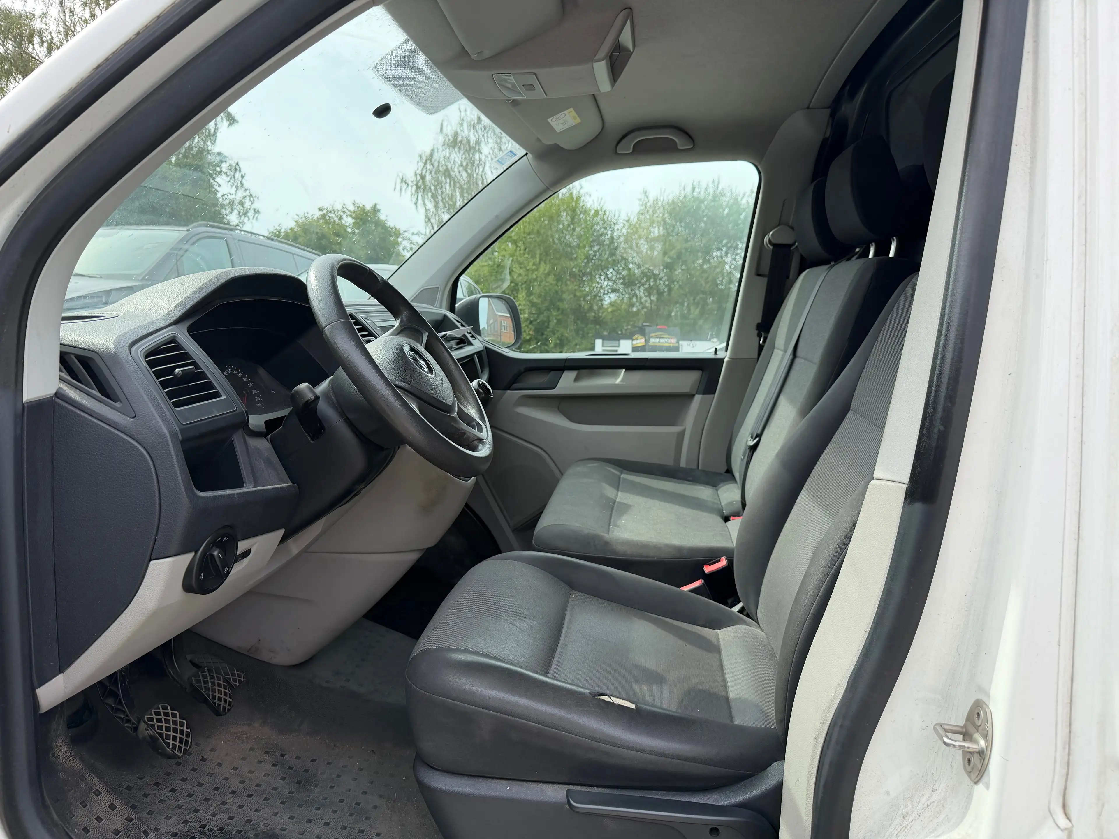 Volkswagen Transporter — photo 10