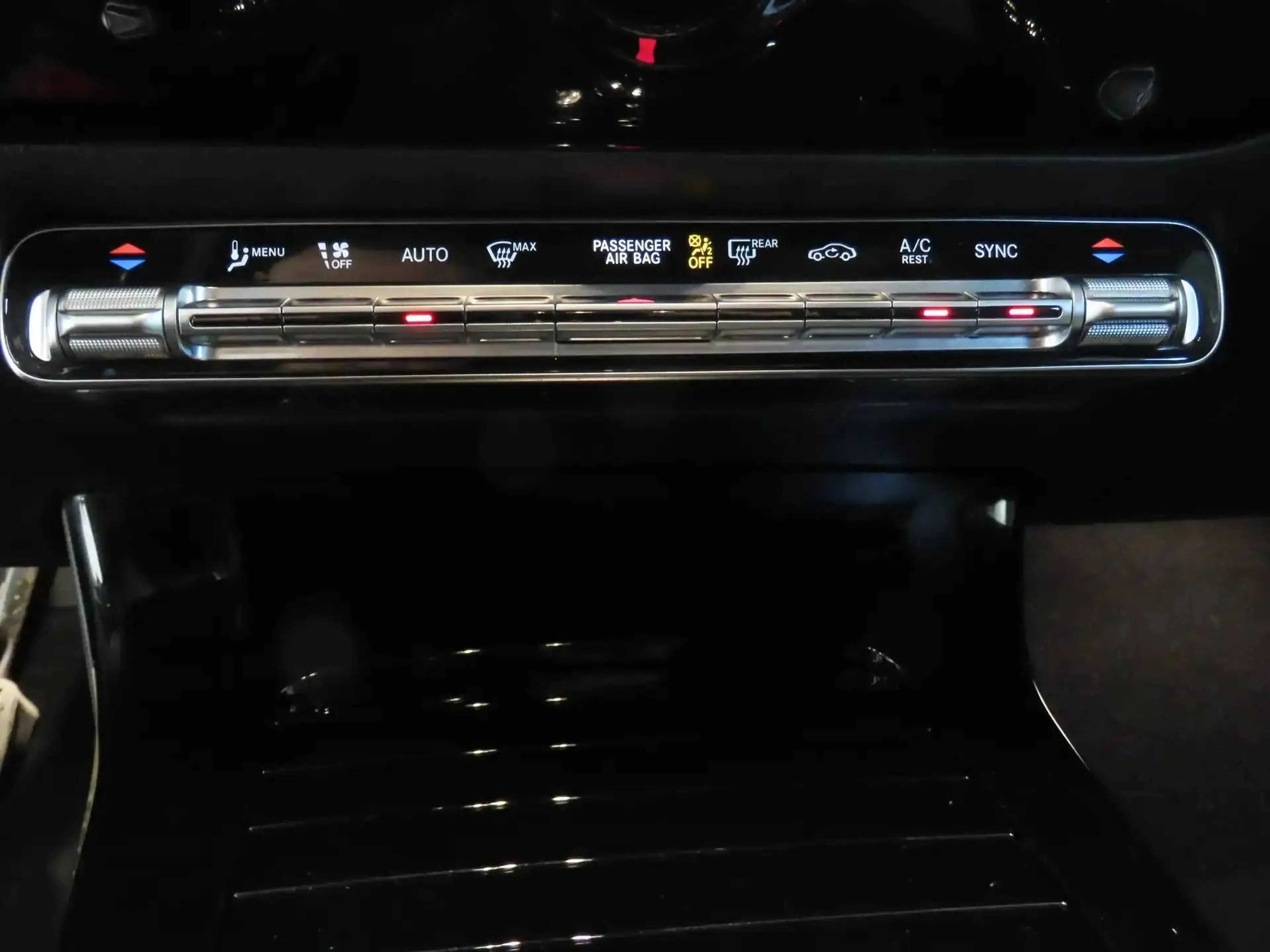Mercedes-Benz CLA 200 d ShootingBrake 8G **LED-CAMERA-CUIR/TISSU-NAVI** — photo 14