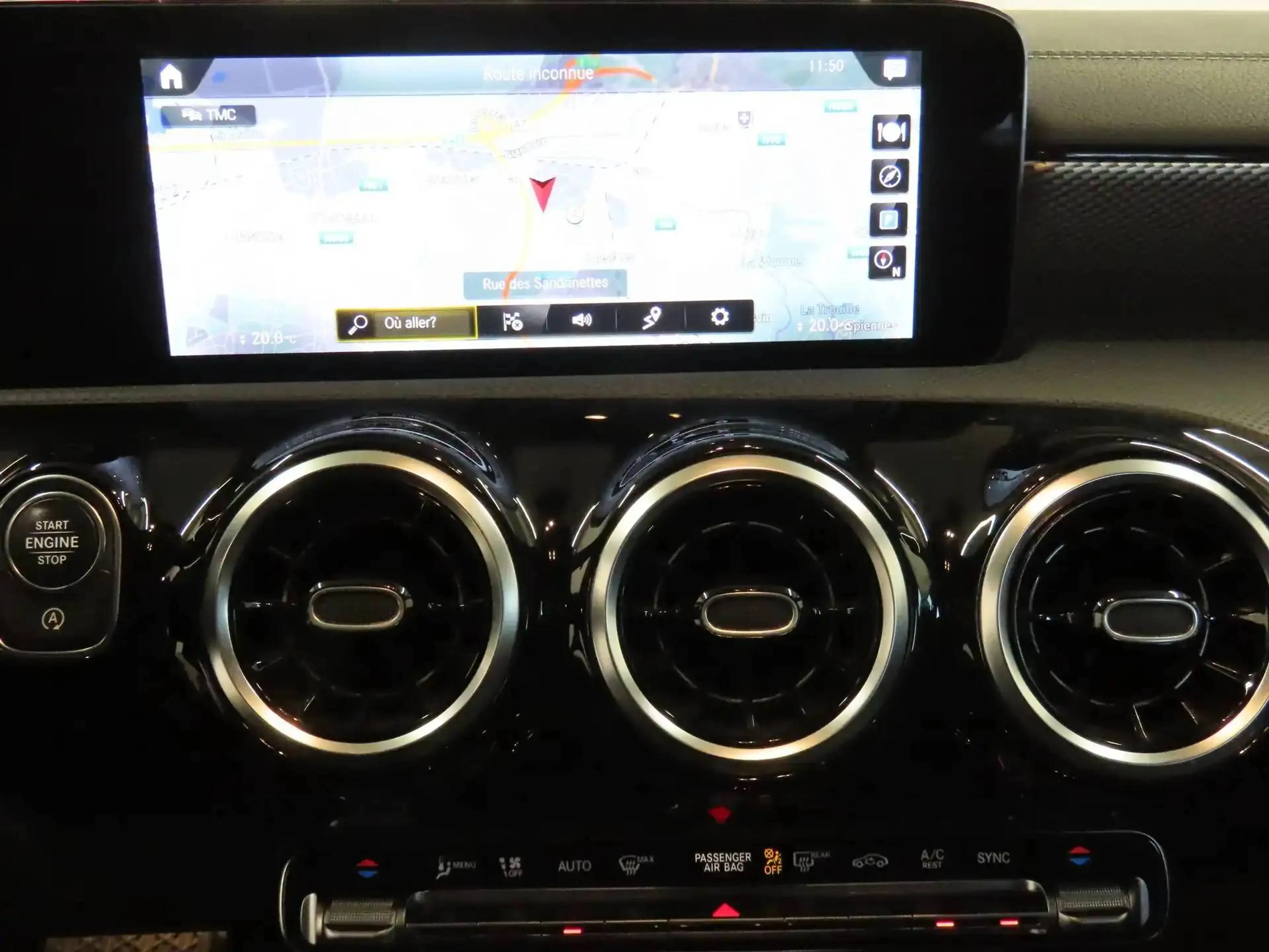 Mercedes-Benz CLA 200 d ShootingBrake 8G **LED-CAMERA-CUIR/TISSU-NAVI** — photo 10