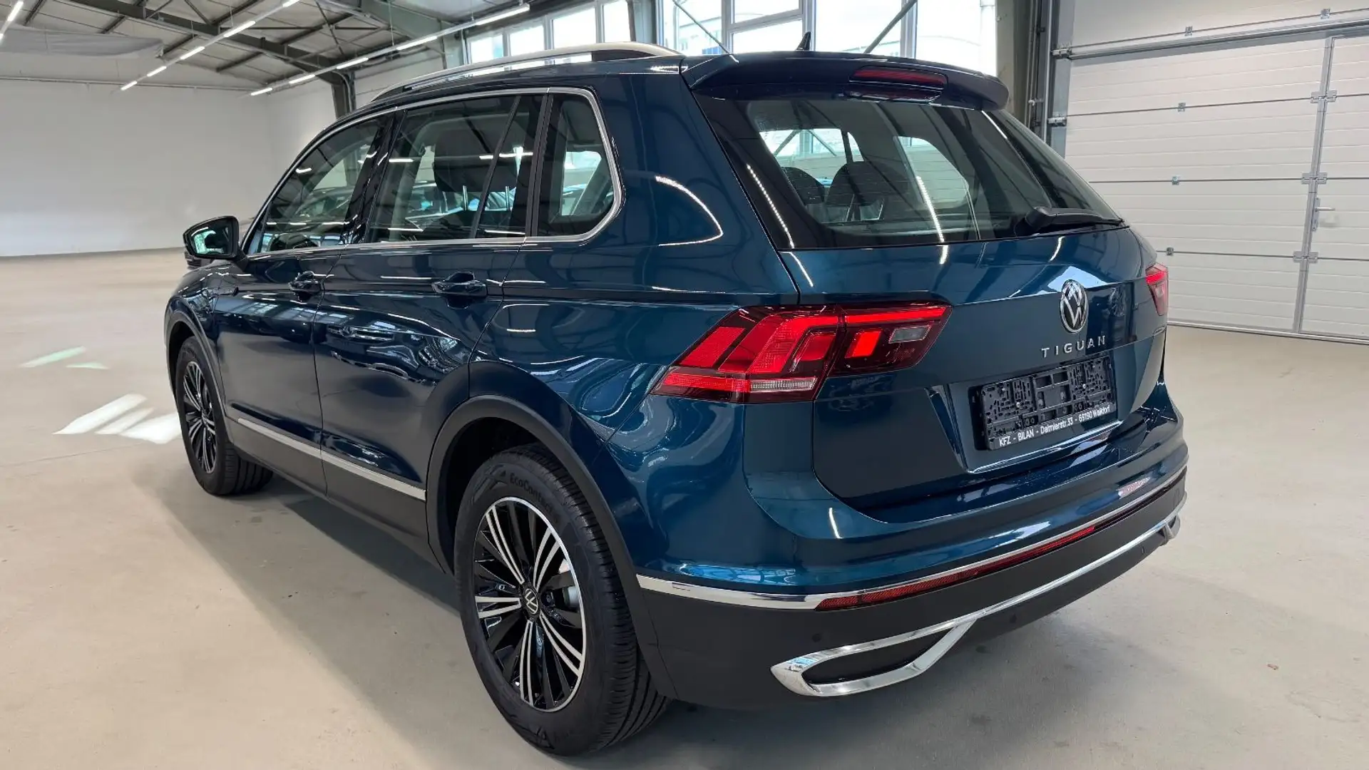 Volkswagen Tiguan Elegance 1.Hand Virtual IQ Drive Schwarz - 2