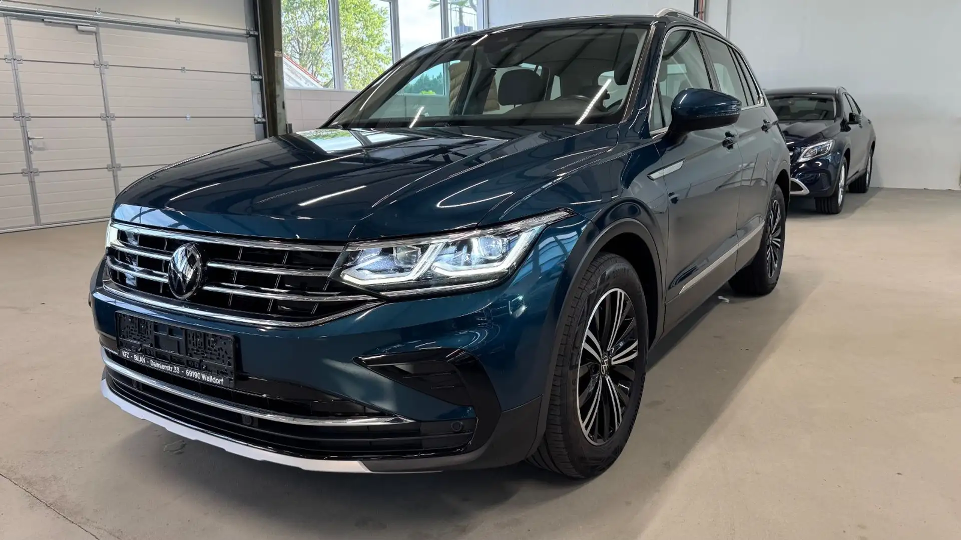 Volkswagen Tiguan Elegance 1.Hand Virtual IQ Drive Schwarz - 1