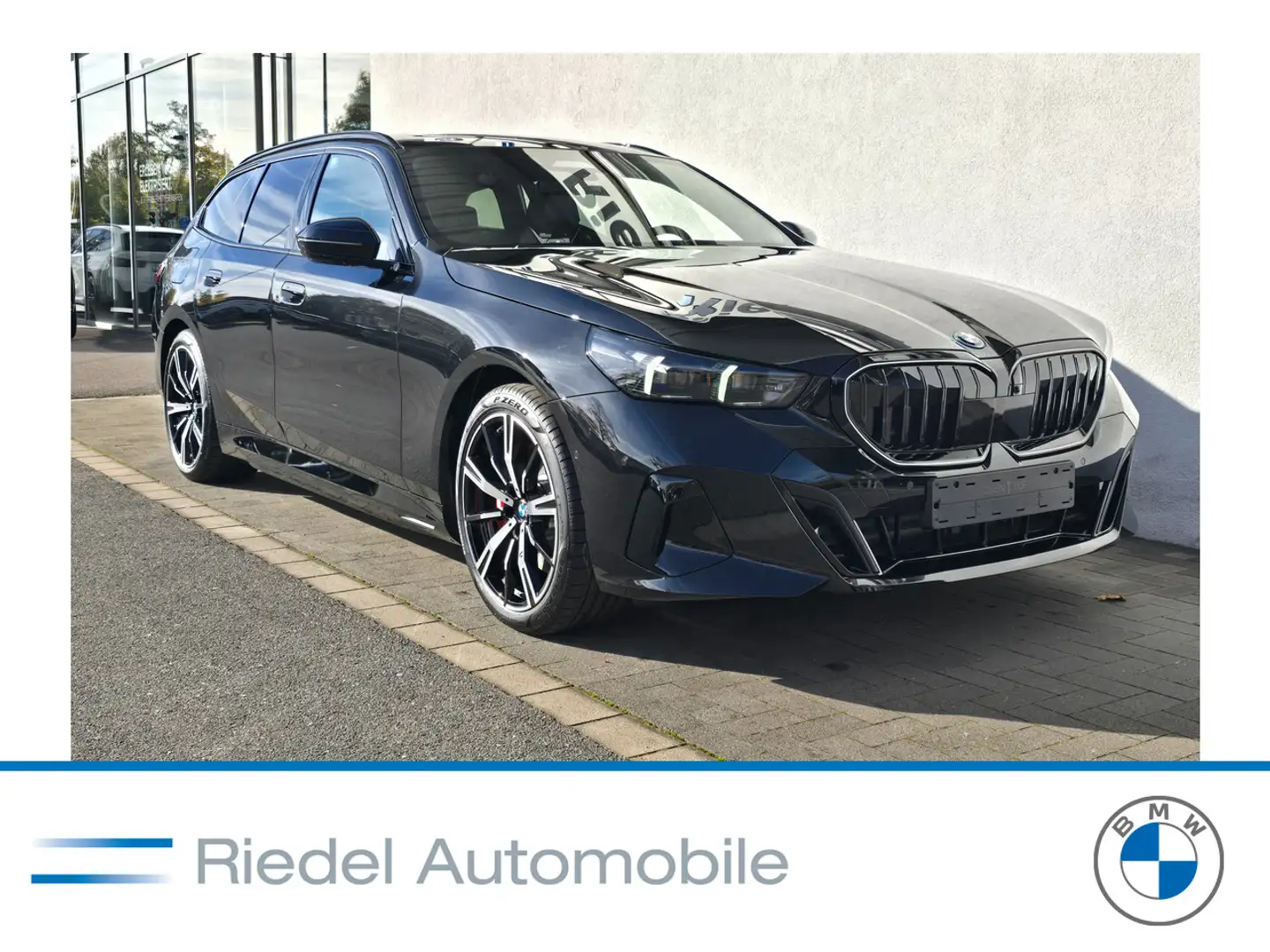 BMW 550 e xDrive Touring Navi Tempom.aktiv Panoramadach Bl Schwarz - 1