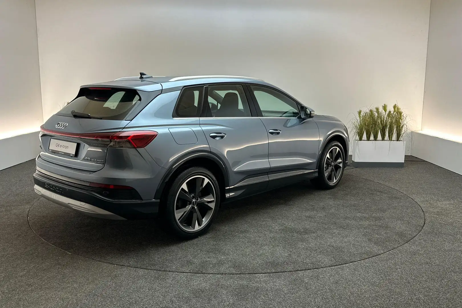 Audi Q4 e-tron 45 Advanced edition 82kWh | Trekhaak, Assistentie Blauw - 2
