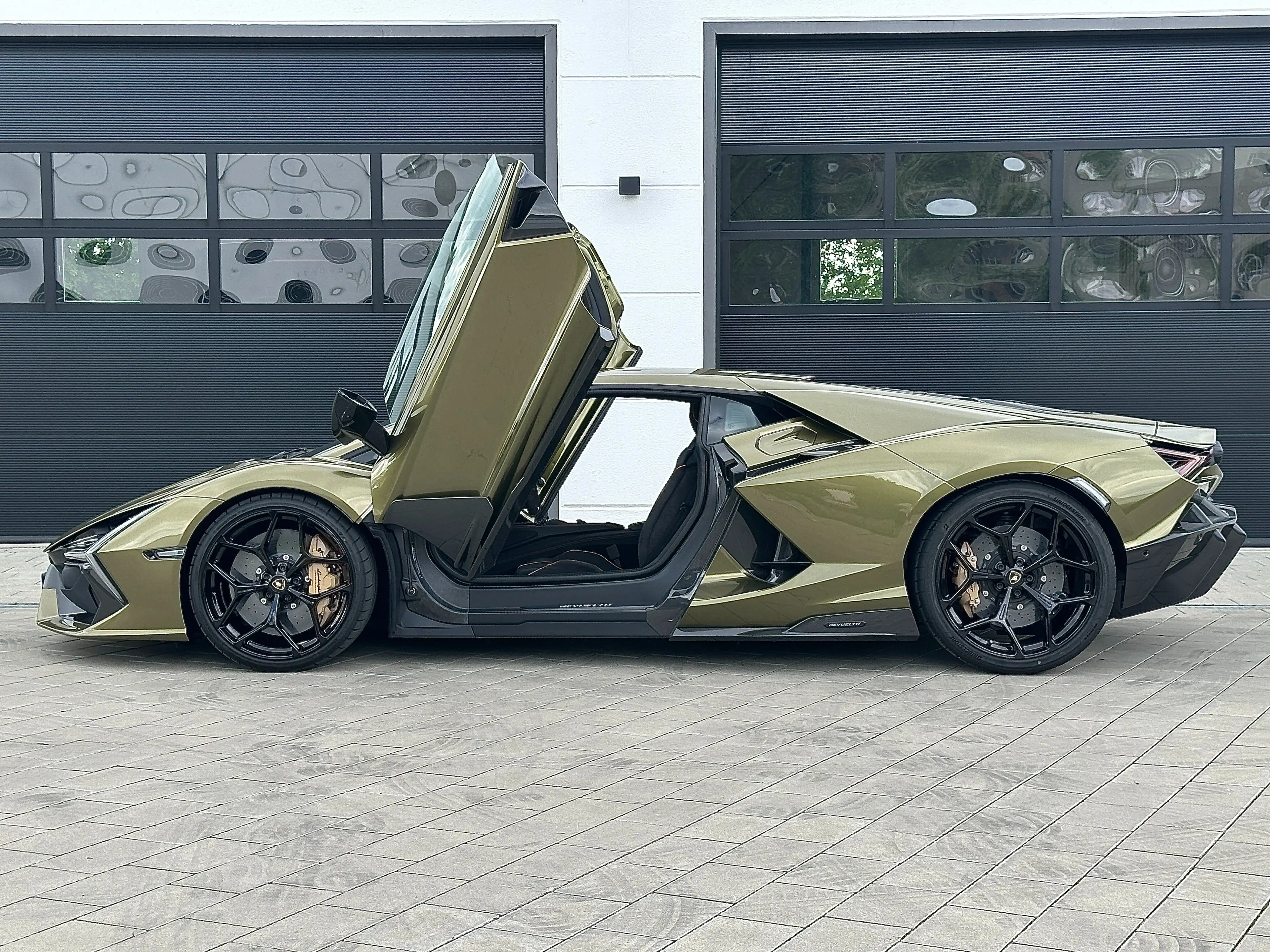 Lamborghini Revuelto REVUELTO*FULL*CARBON EXT*RACING SEATS*STOCK — photo 9