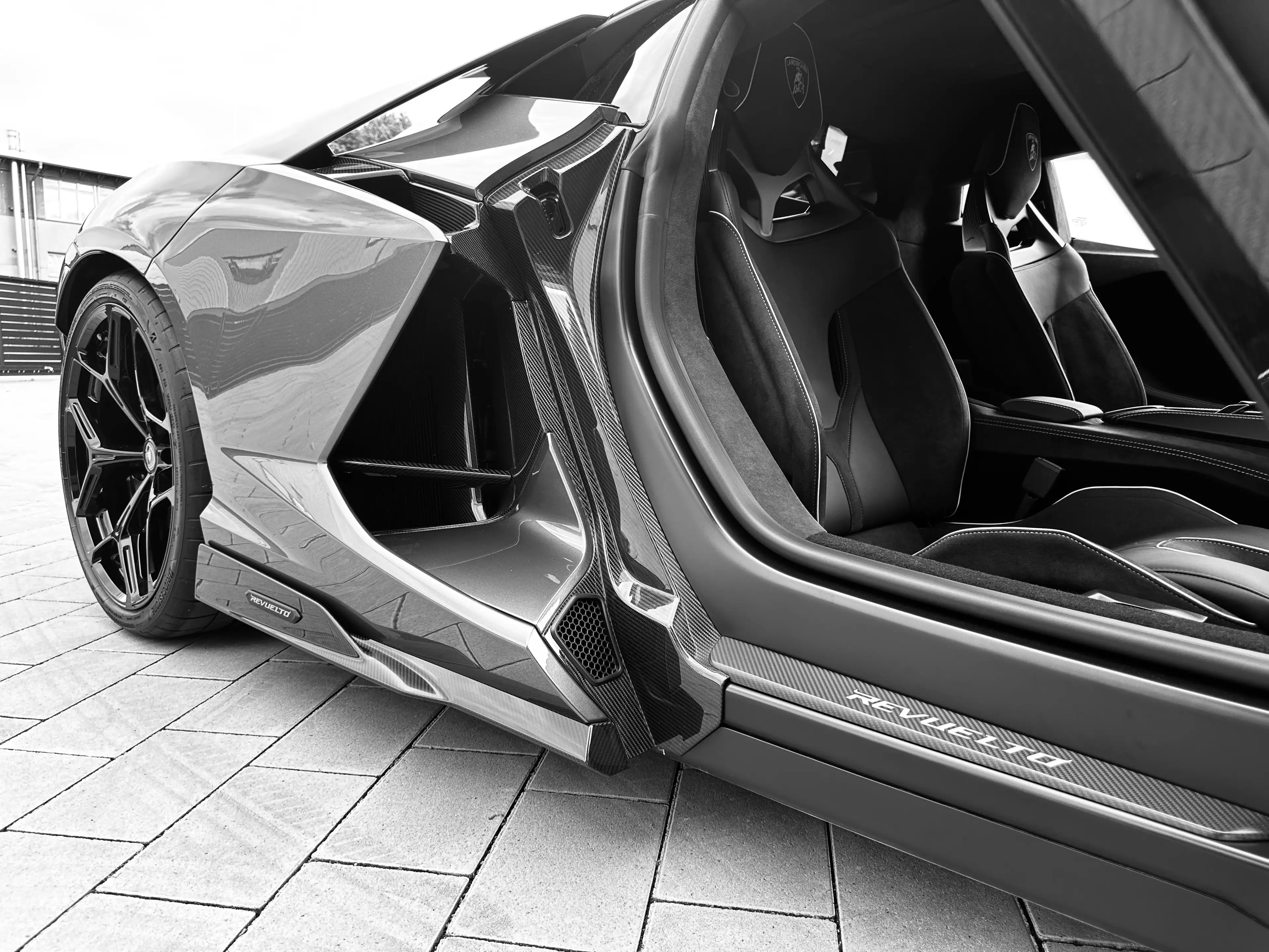 Lamborghini Revuelto REVUELTO*FULL*CARBON EXT*RACING SEATS*STOCK — photo 15