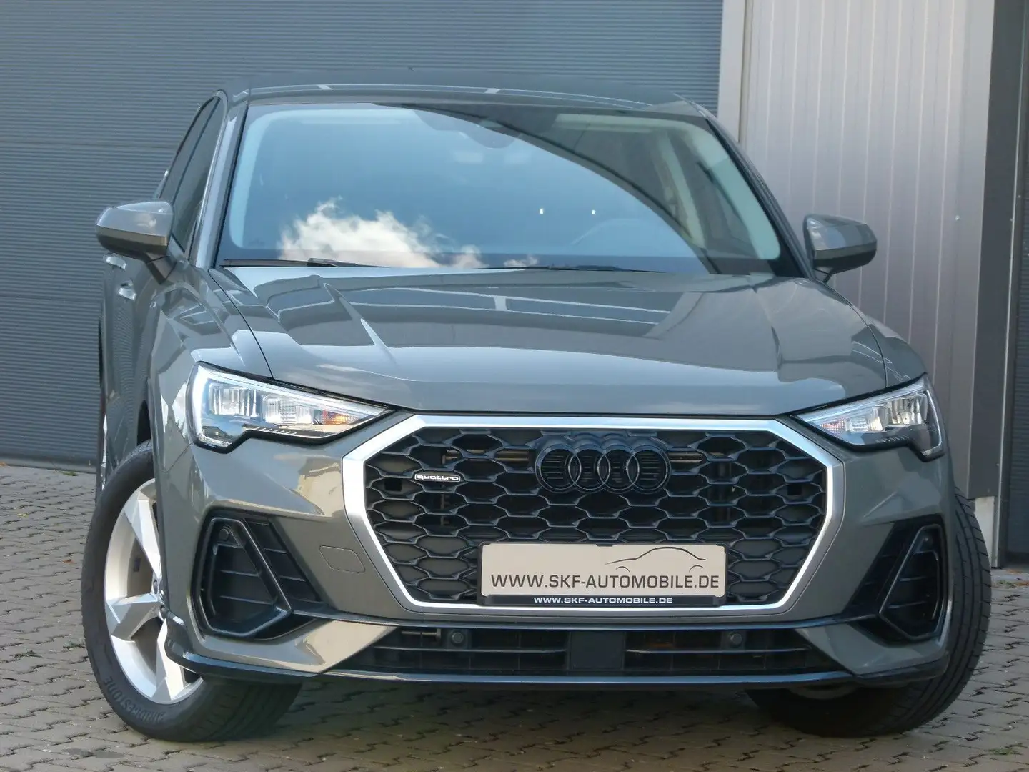 Audi Q3 Sportback 45TFSI quattro S-line ACC AHK Leder Grau - 2