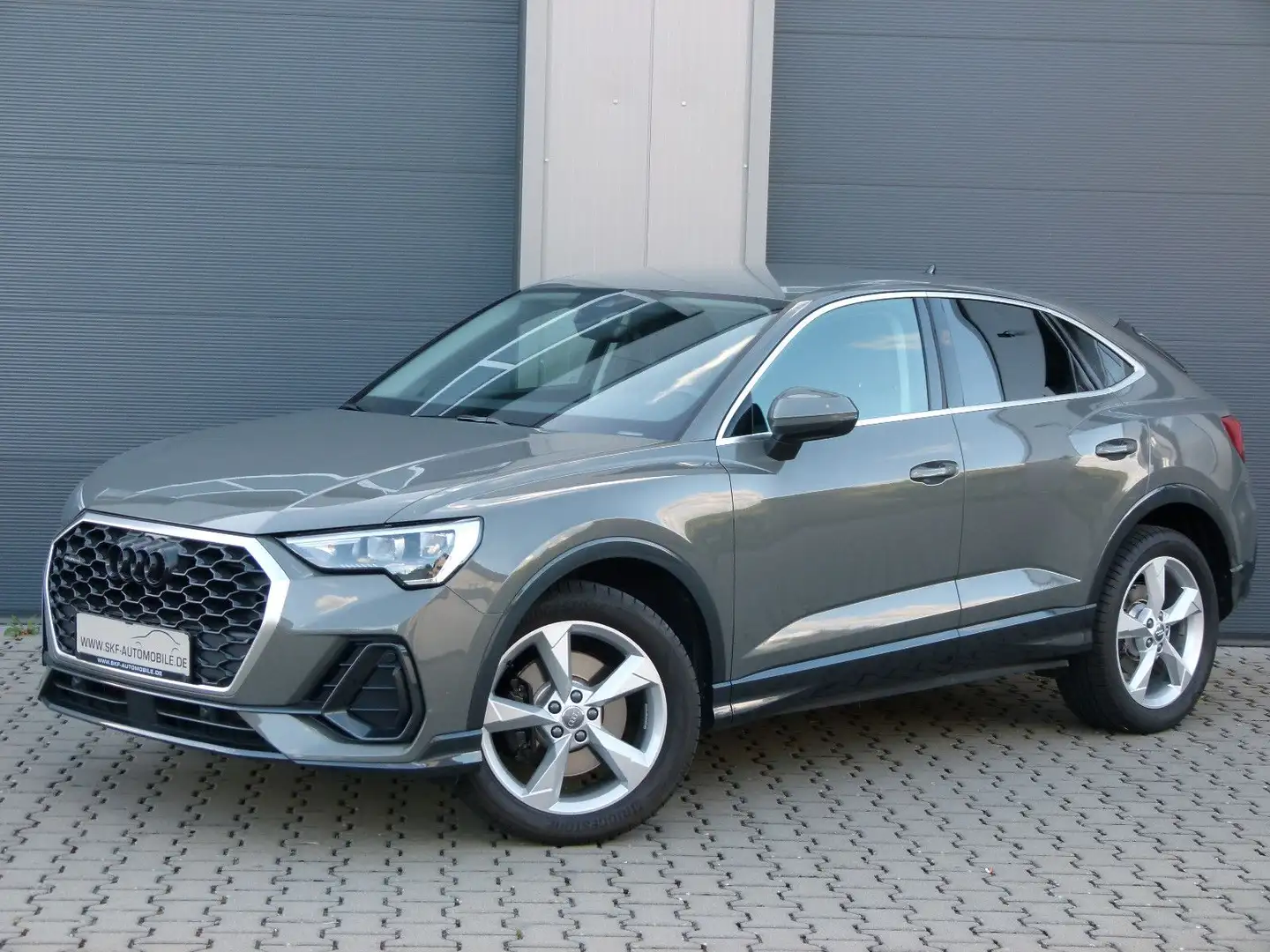 Audi Q3 Sportback 45TFSI quattro S-line ACC AHK Leder Grau - 1