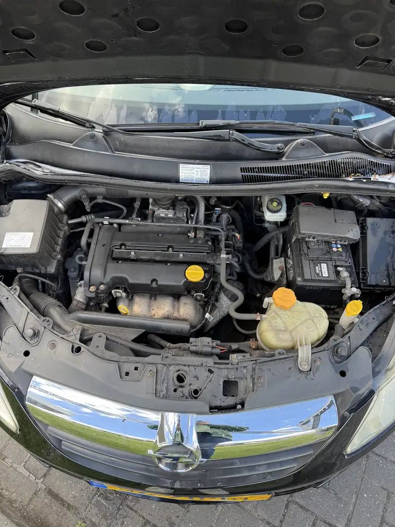 Opel Corsa 1.2-16V Enjoy Zwart - 1