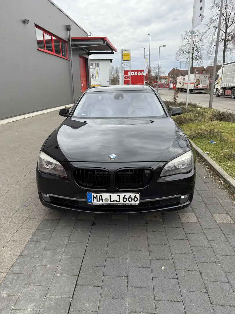 BMW 750 750i xDrive TÜV 11.26 Zwart - 1