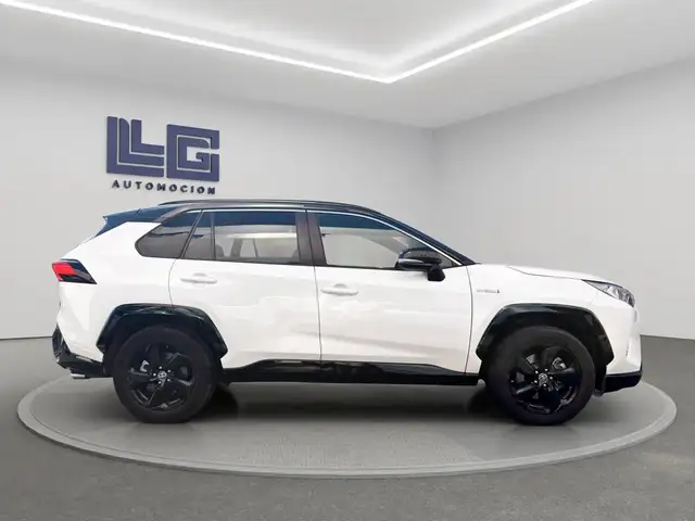 Toyota Rav4 view 4