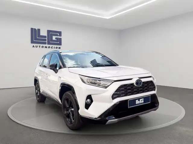 Toyota Rav4 view 3