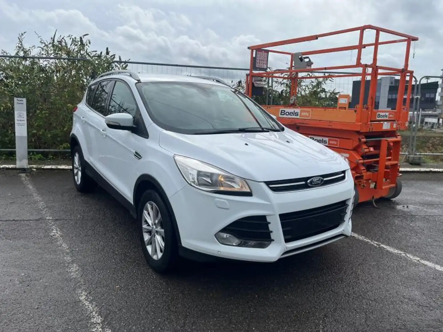 Ford Kuga !!!MARCHANDS UNIQUEMENT!!! Blanc - 2