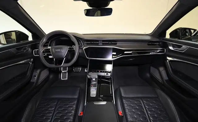 Audi RS6 Avant view 13