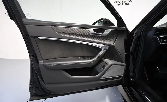 Audi RS6 Avant view 8