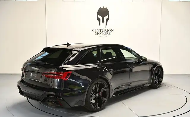 Audi RS6 Avant view 5