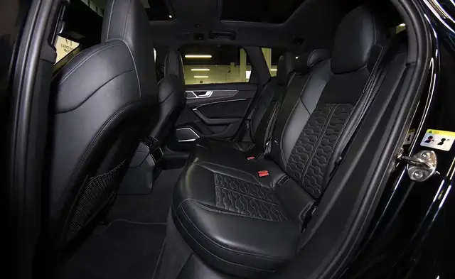 Audi RS6 Avant view 12