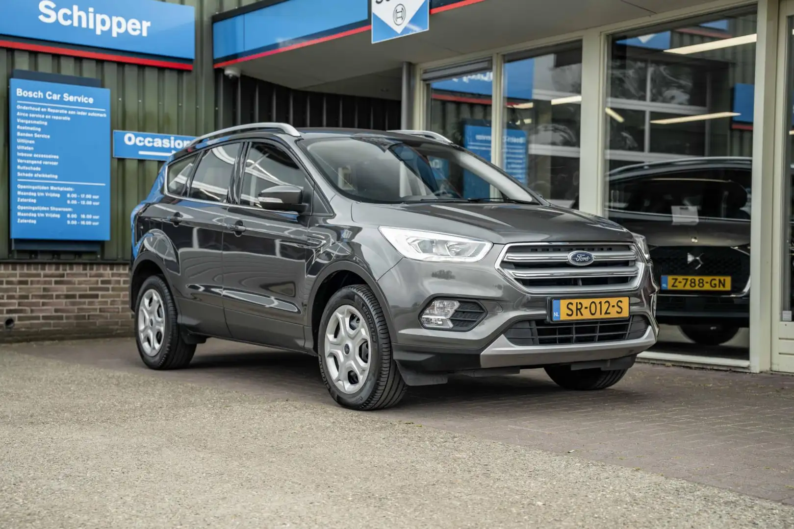 Ford Kuga 1.5 EcoBoost Trend Ultimate Grijs - 2