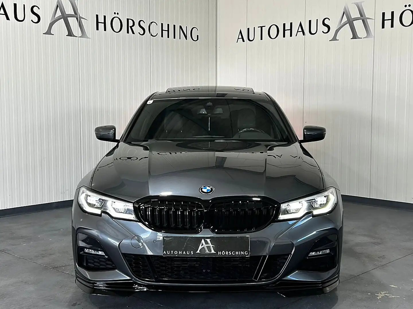 BMW 330 d Aut.//M-Paket//Schiebedach/HEAD-UP//MEMORY//A... Grau - 2