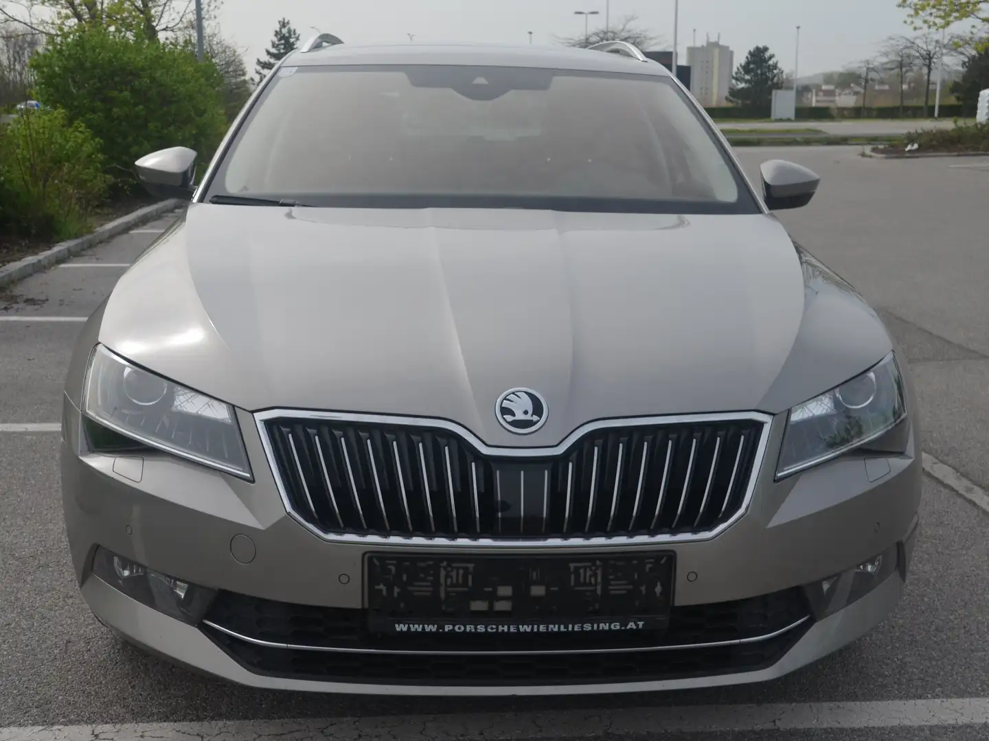 Skoda Superb Superb Kombi 2,0 TDI Style Style Béžová - 1