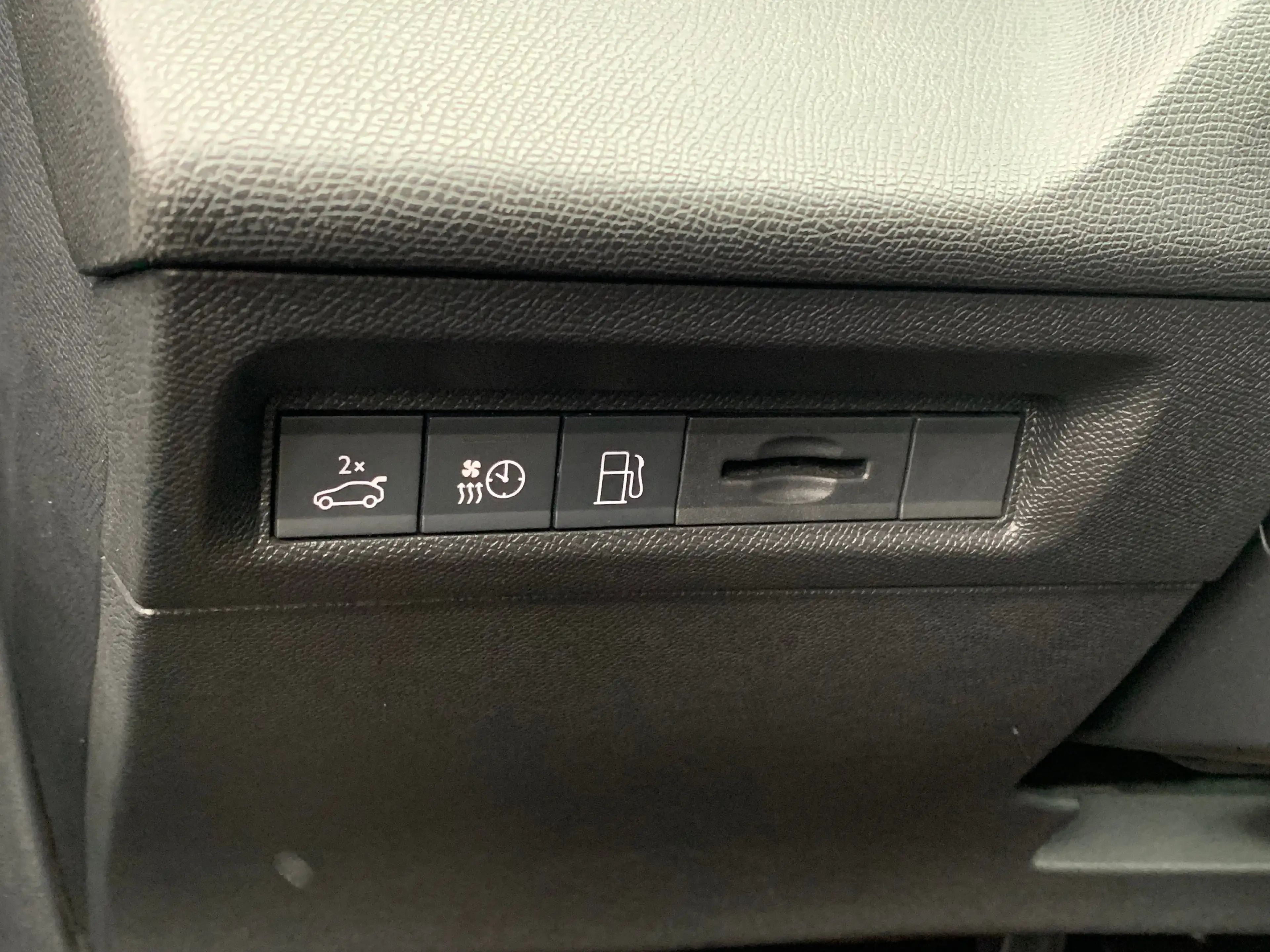 Peugeot 408 1.6 HYbrid GT 225 EAT8 First Edition Airco | Camer — photo 10