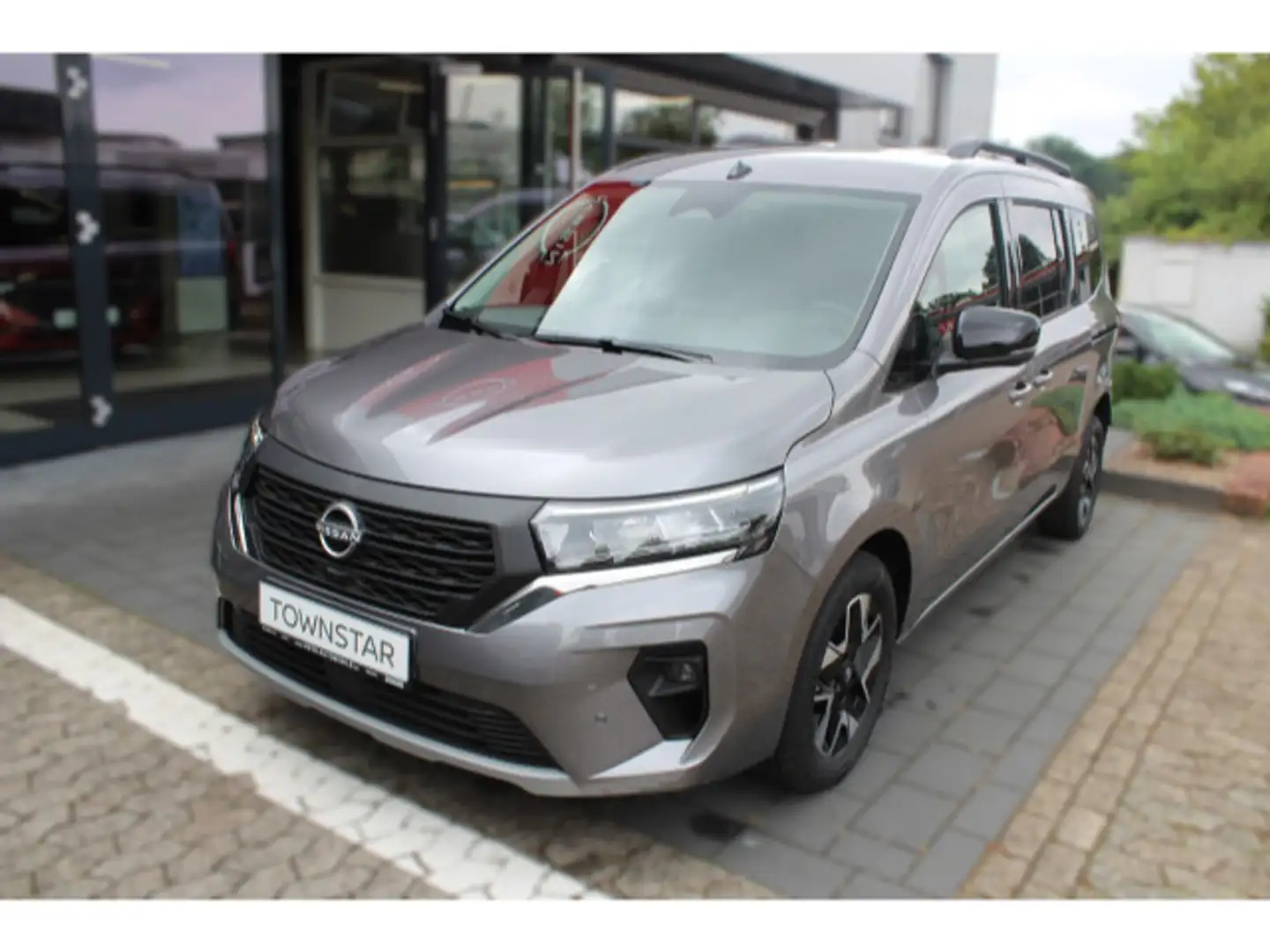 Nissan Townstar Kombi L2 1.3 DIG-T 130 Tekna Automatik Grigio - 2