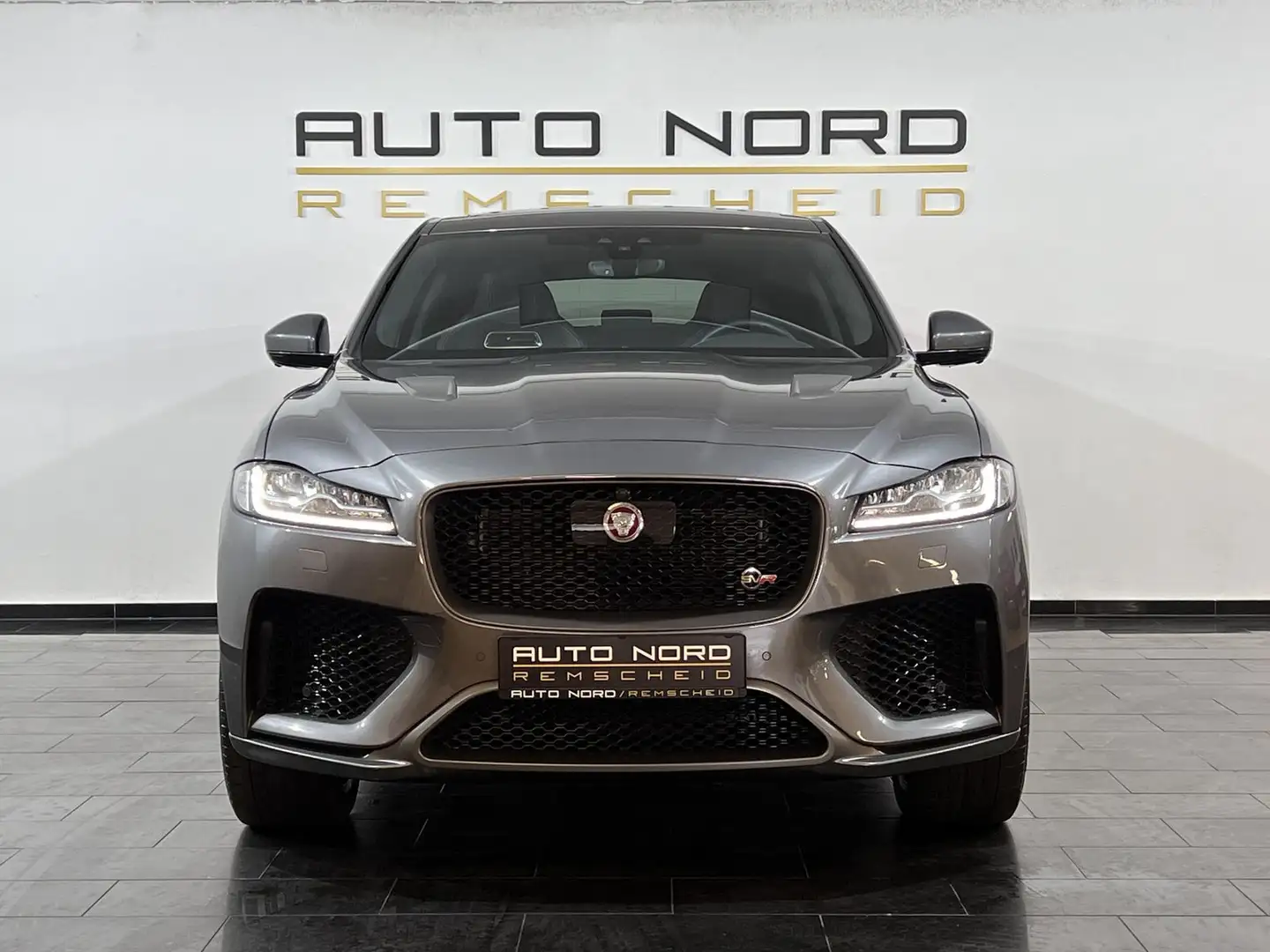 Jaguar F-Pace F-PACE SVR AWD *360°Cam*Pano*ACC*Meridian*22"* Grau - 2
