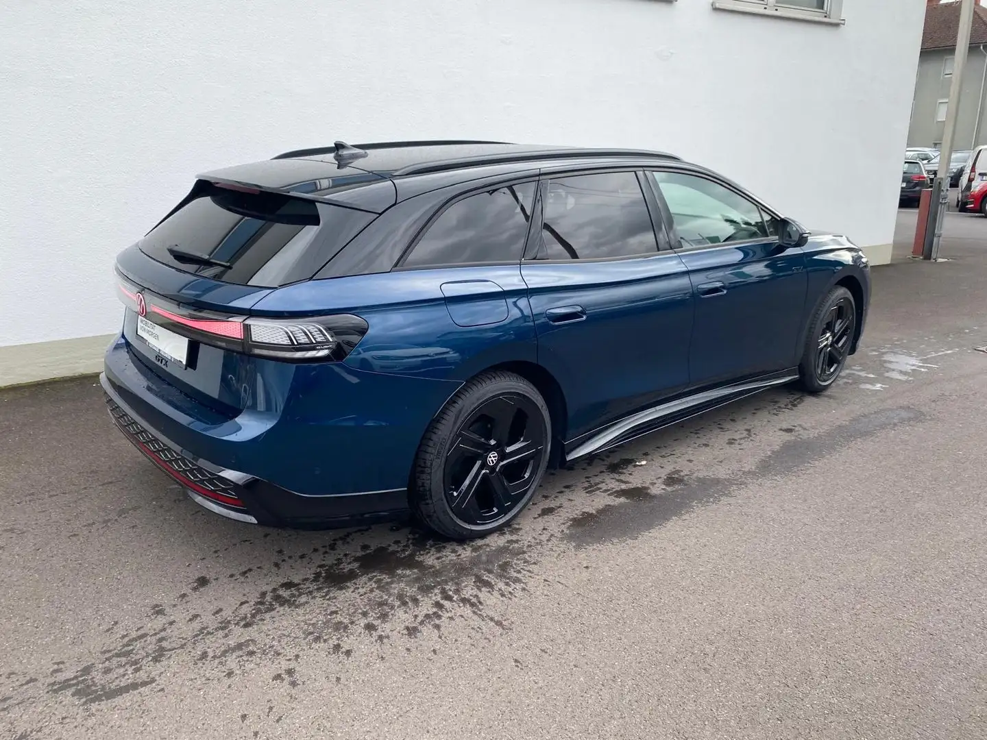 Volkswagen ID.7 Tourer GTX 4MOTION 250 kW Business Blau - 2