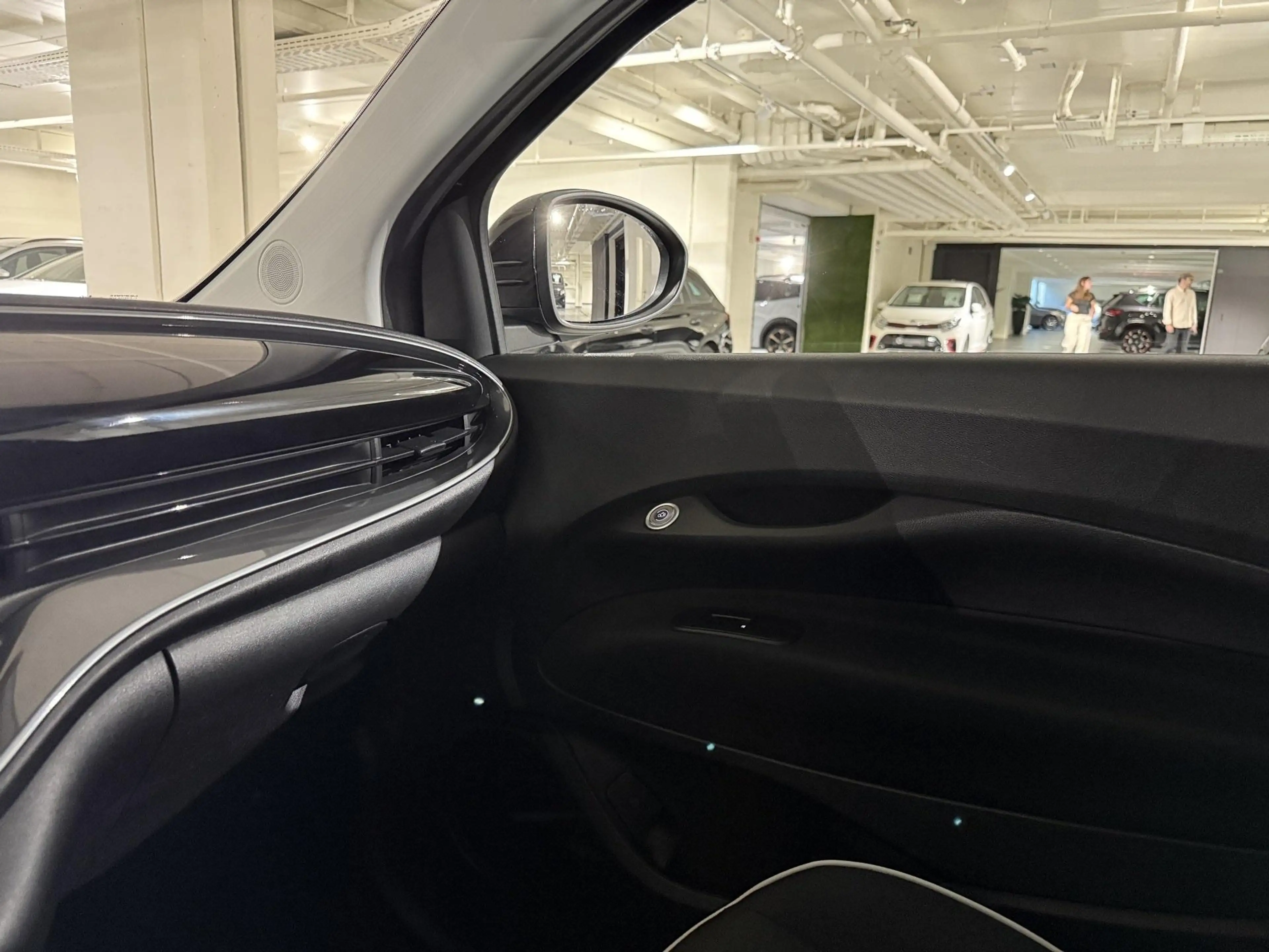 Fiat 500e 500e 24 kWh LIMO — photo 9