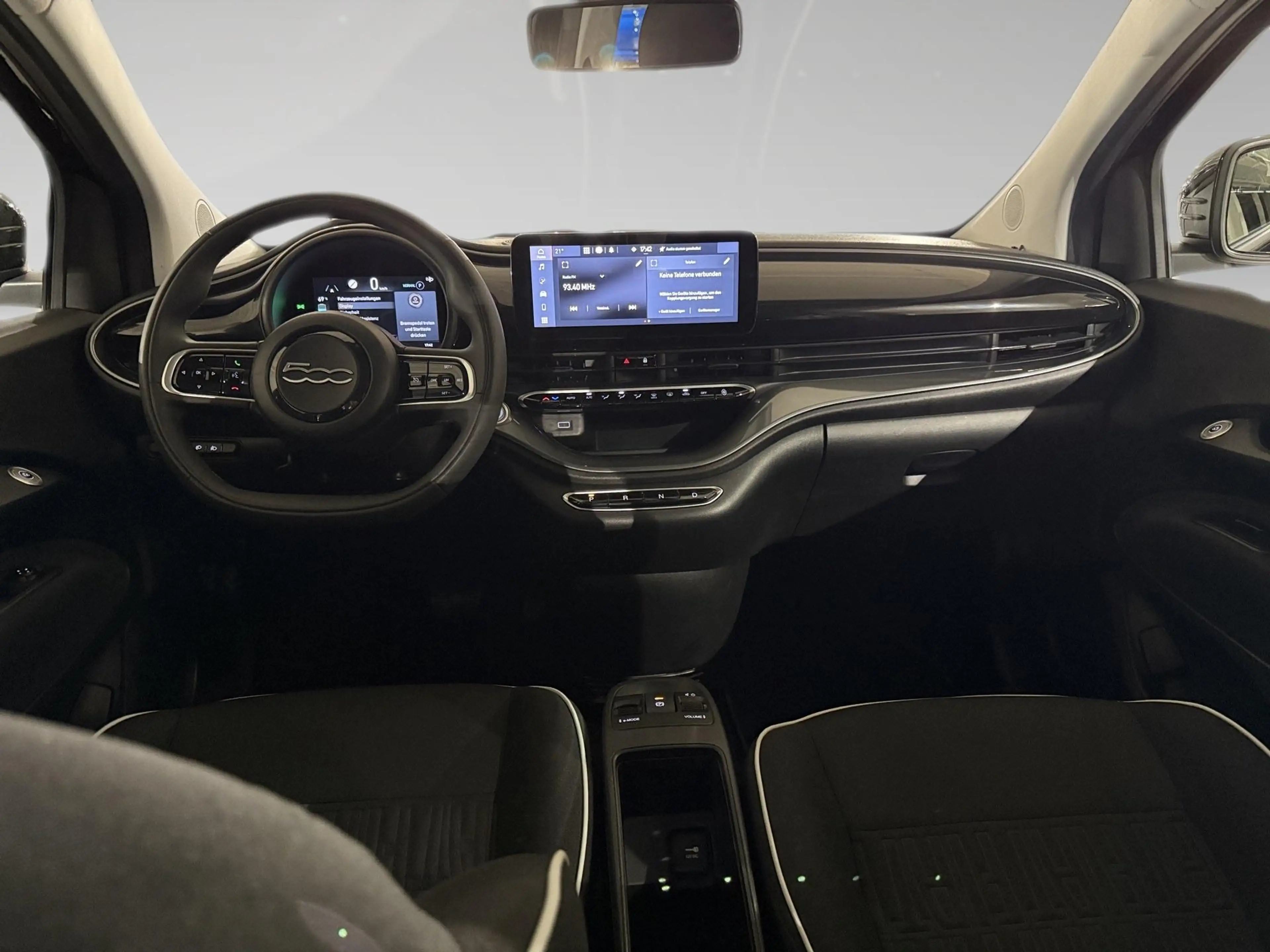 Fiat 500e 500e 24 kWh LIMO — photo 5