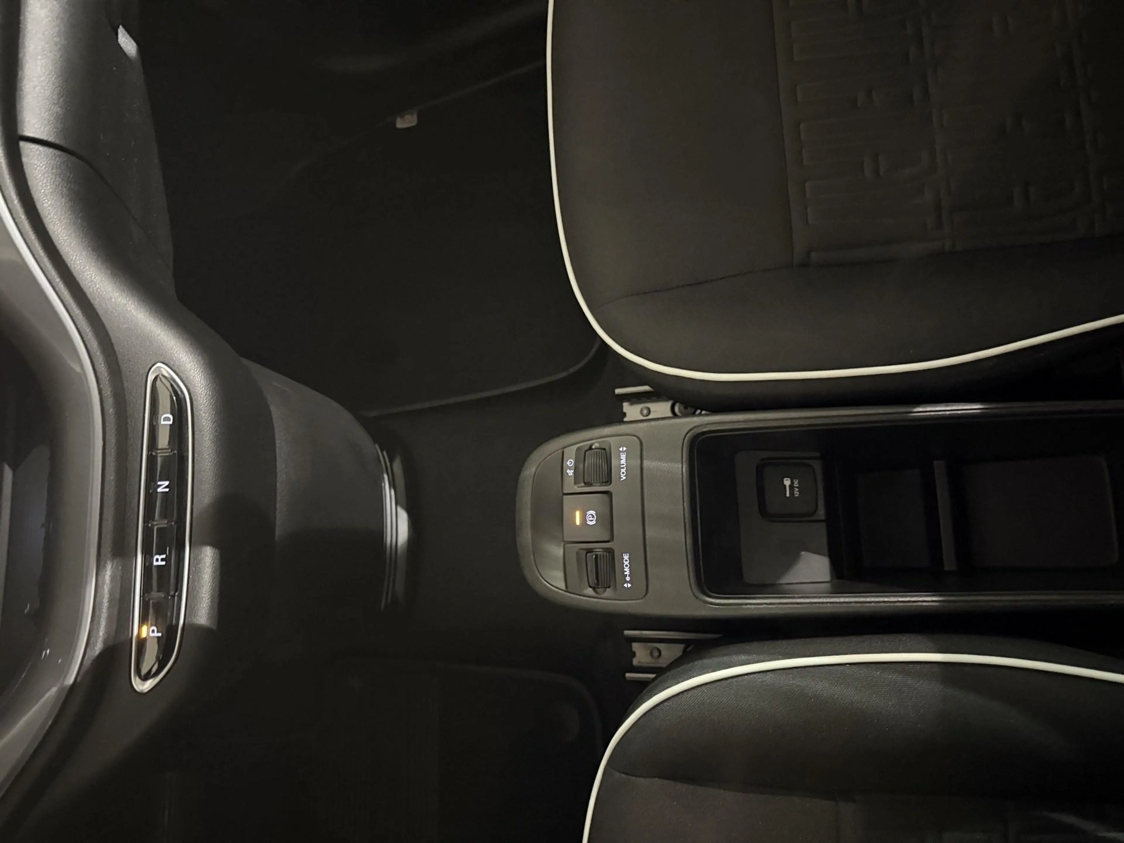 Fiat 500e 500e 24 kWh LIMO — photo 10